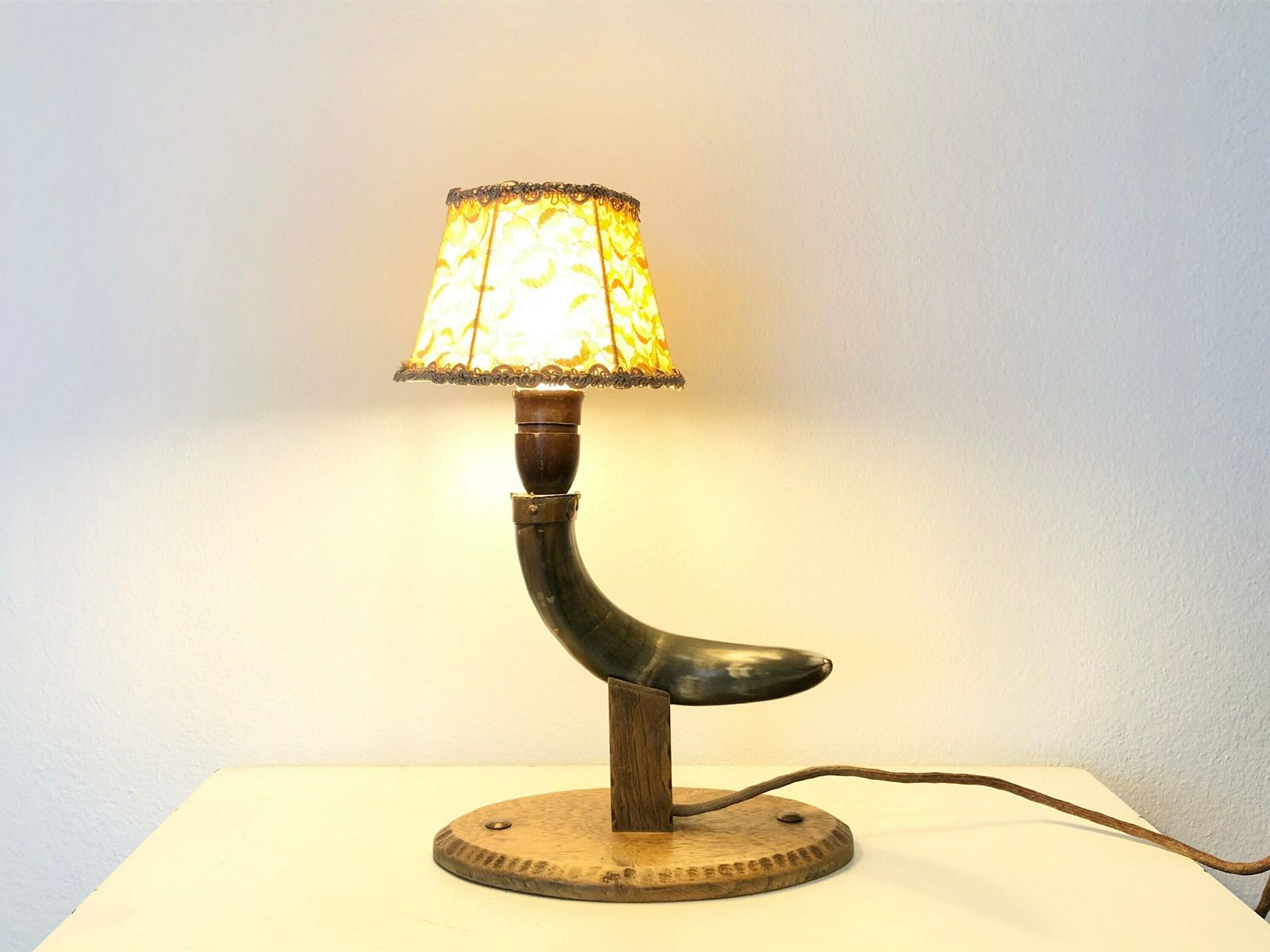 photo vinterior Beautiful Early Mid Century Danish Horn And Wood Table Lamp With Beautiful Shapes And Vintage Beige Lace Fabric Shade