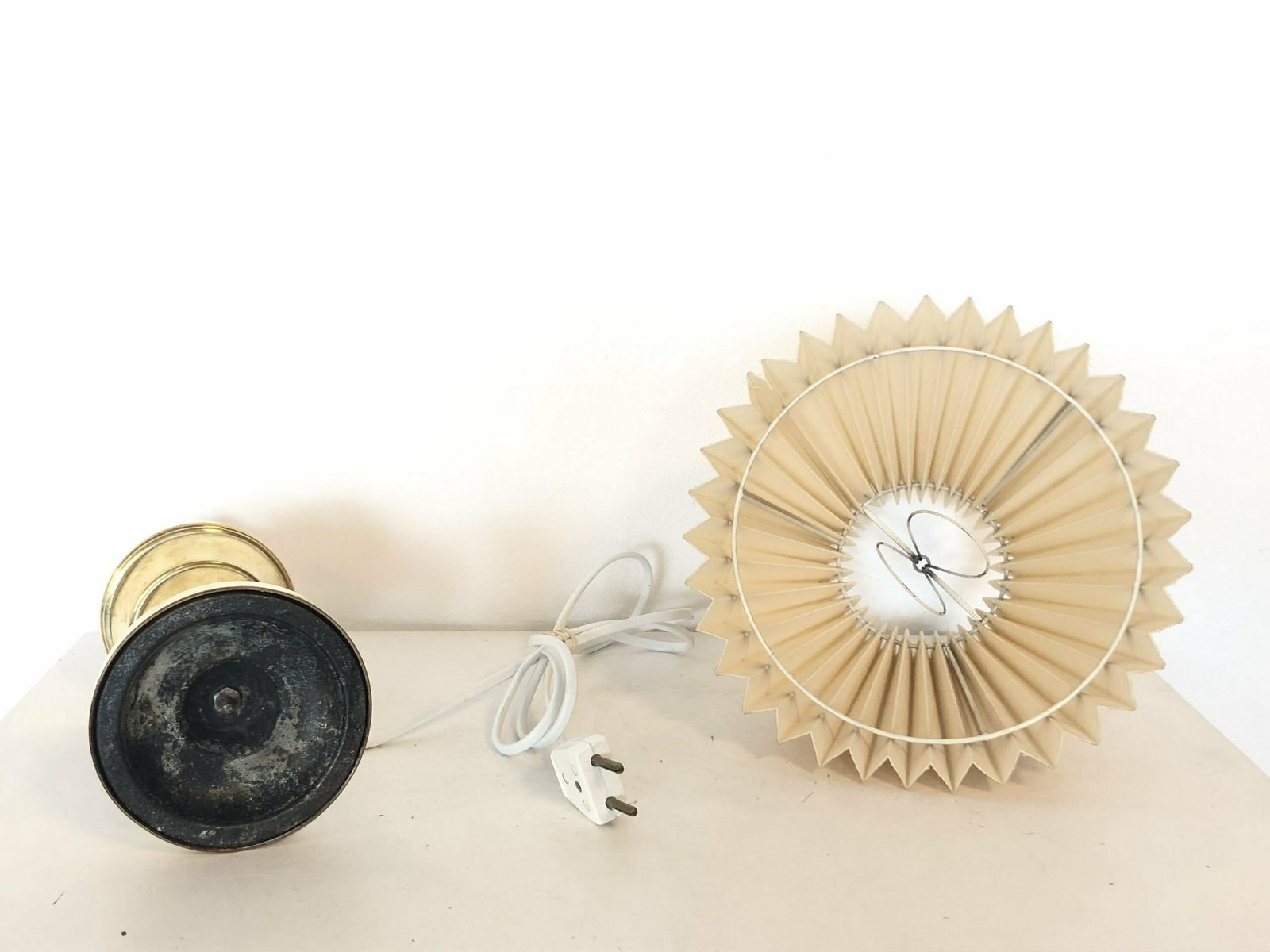 Danish Beautiful Vintage Art Deco Table Lamp With Brass Base And Beige Pleated Shade photo vintage