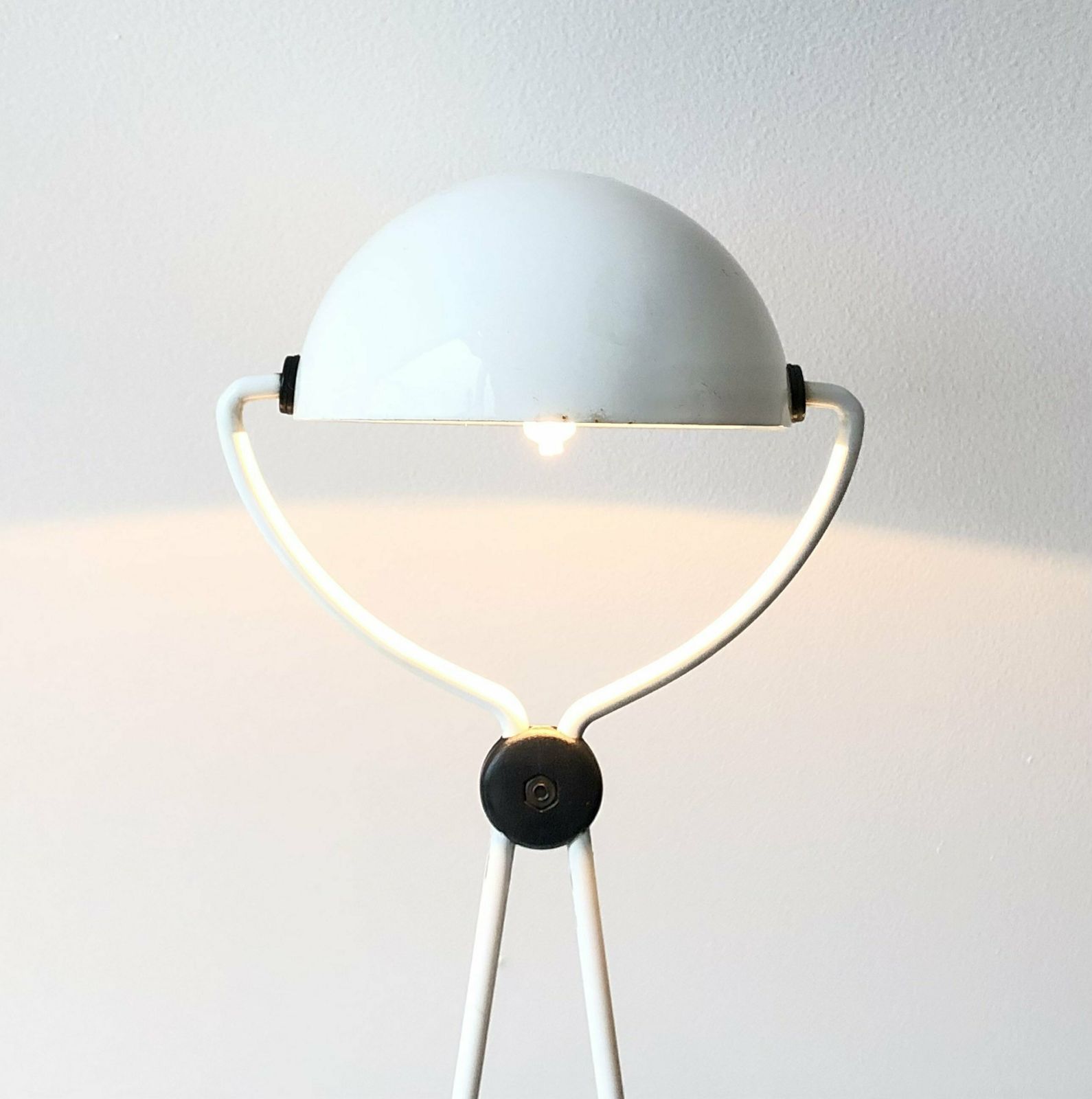 Postmodern Italian “Meridiana” Table Lamp In White Metal And Minimalist Expression   Design From The 1970s By Stefano Cevoli For Vermezzo photo for sale
