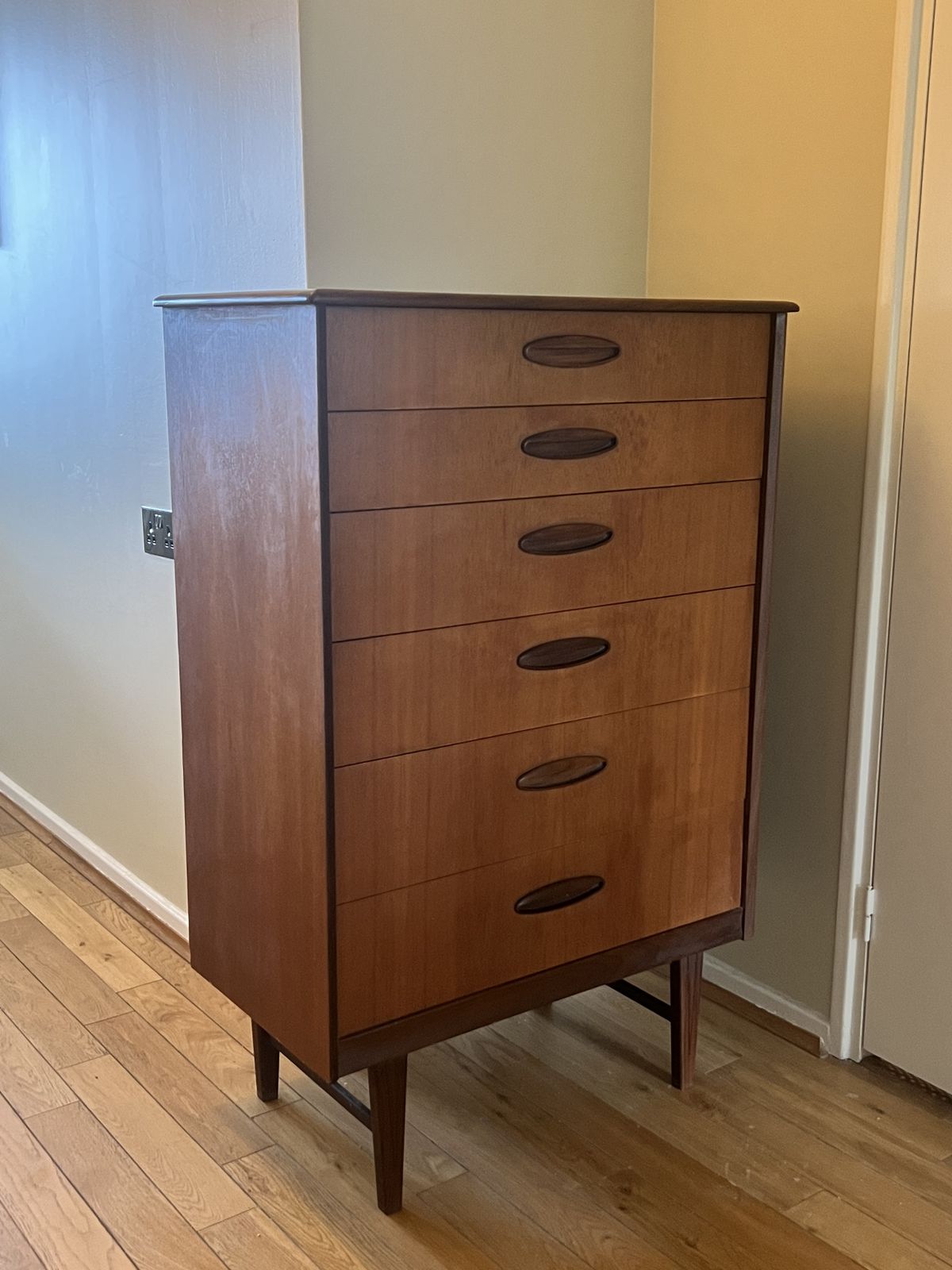 Tall Boy Drawers/Dresser
