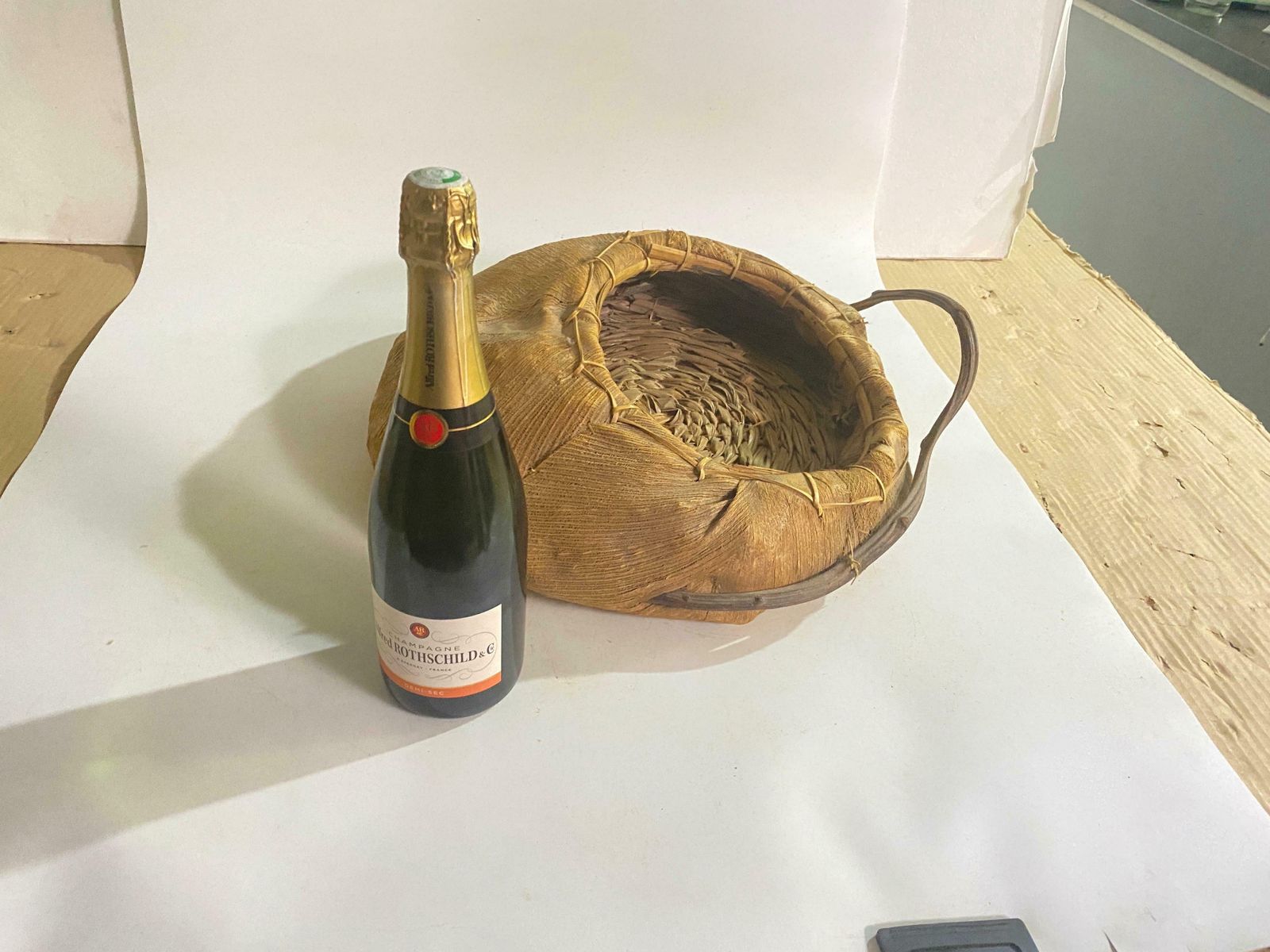 photo vinterior Rattan And Wood Italian Large Basket Bowl Centerpiece, 1970s