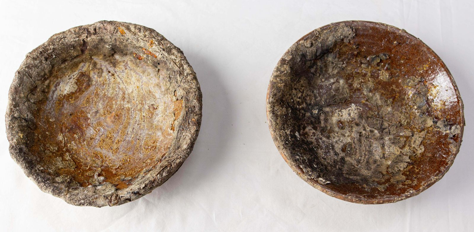 Early 19th Century French Pair Of Glazed Terracotta Resin Dishes photo furniture
