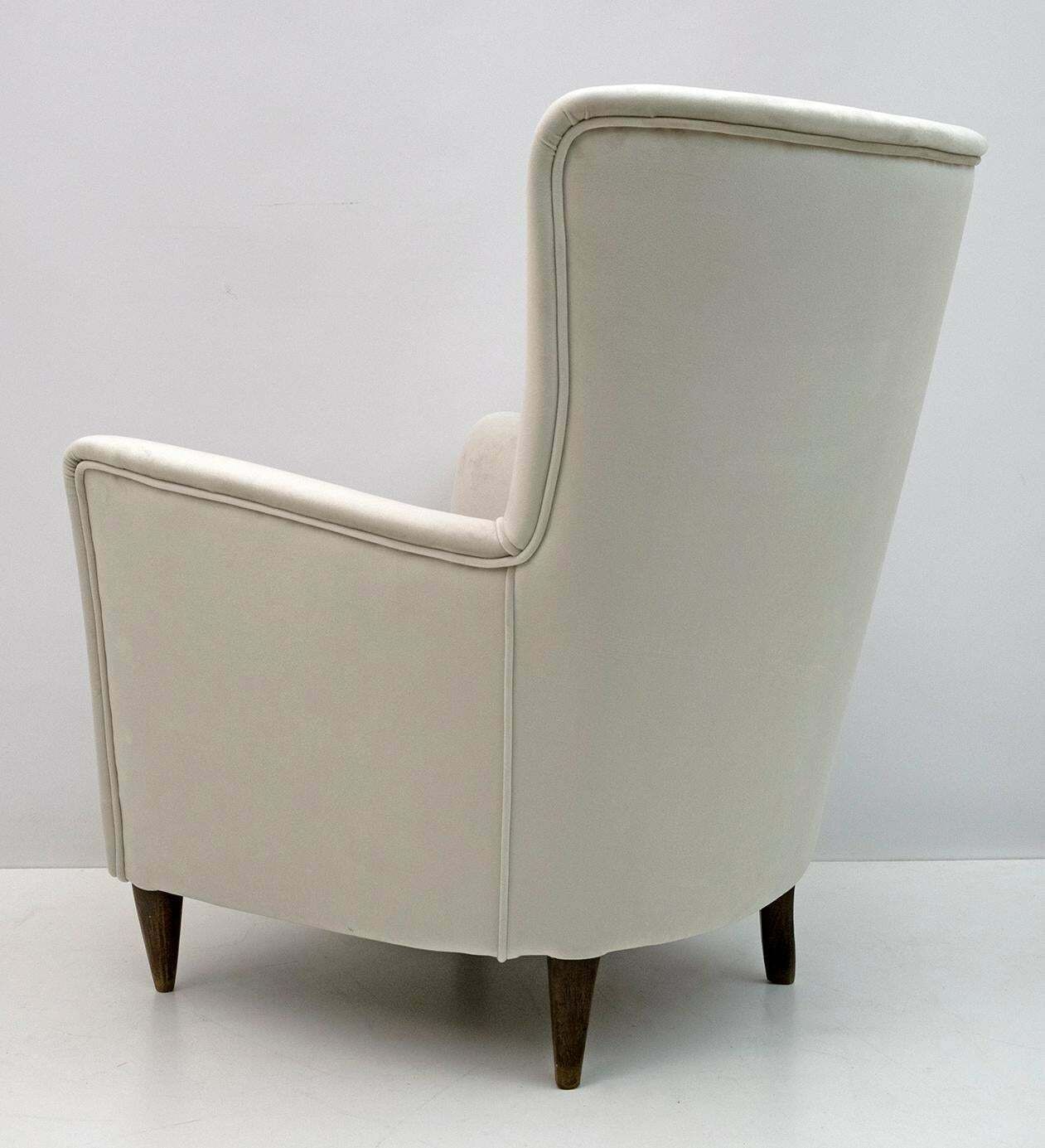 Attributed Gio Ponti Mid Century Modern Italian Velvet Armchair For Isa, 1950s photo vinterior