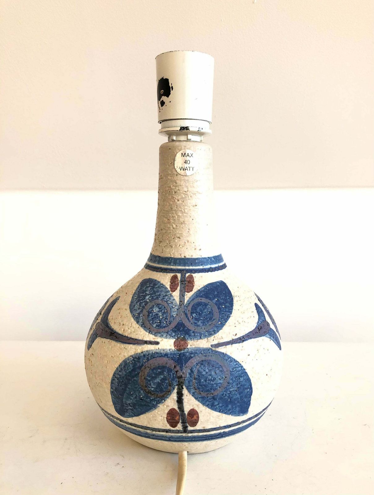 Danish Original Mid Century Modern Stoneware Table Lamp With White Glaze And Gorgeous Blue Decoration   Design By Søholm, Bornholm Denmark photo vinterior