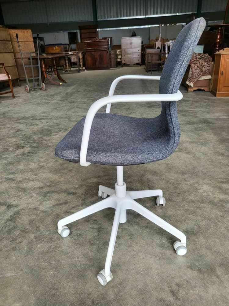 photo for sale 20thc 70's Style Swivel Tilt Office Arm Chair 5 Star Metal Base Castors White