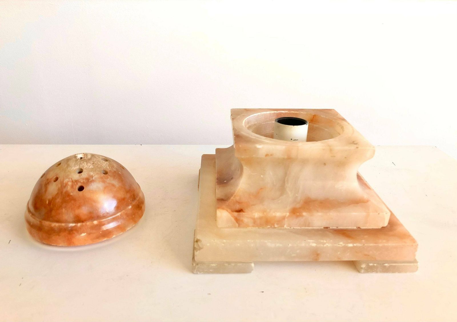 Vintage Gorgeous Alabaster Red Marbled Art Deco Table Lamp With Carved Pattern And Great Light Exposure photo 155.0