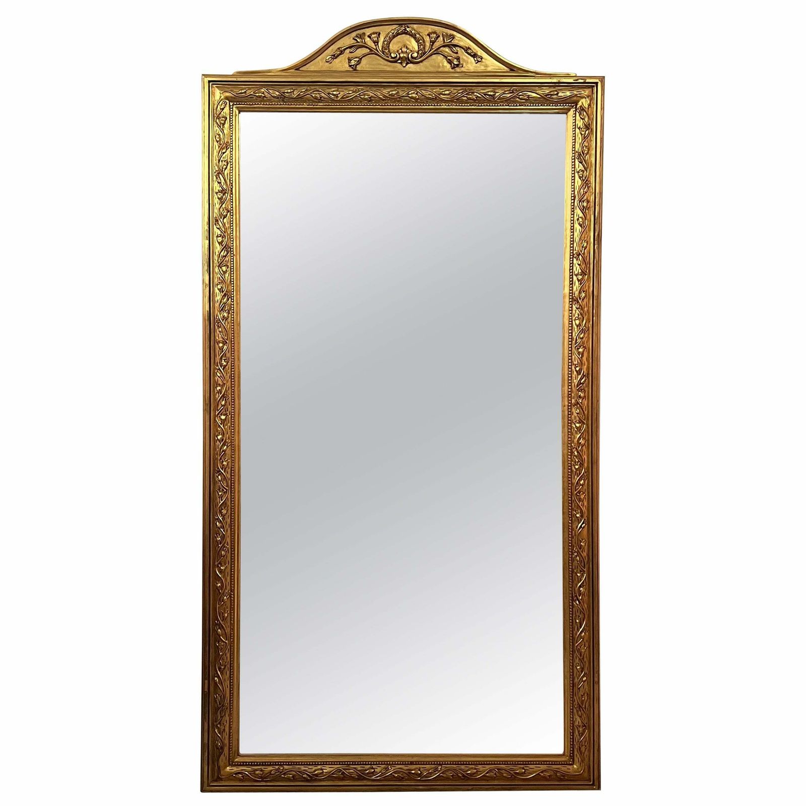 Grand miroir français doré à fronton, symétrique, XIXe siècle, 7,8 ft
