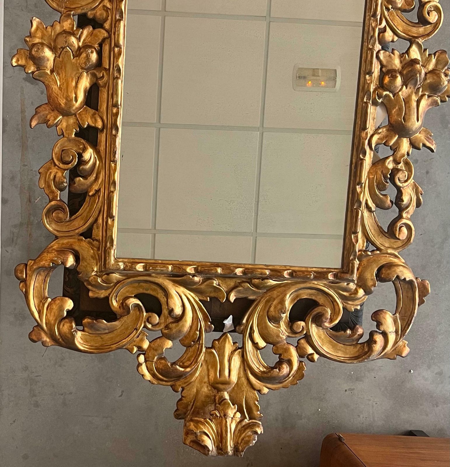 Miroir français d'époque Empire en bois doré sculpté, XIXe siècle photo furniture