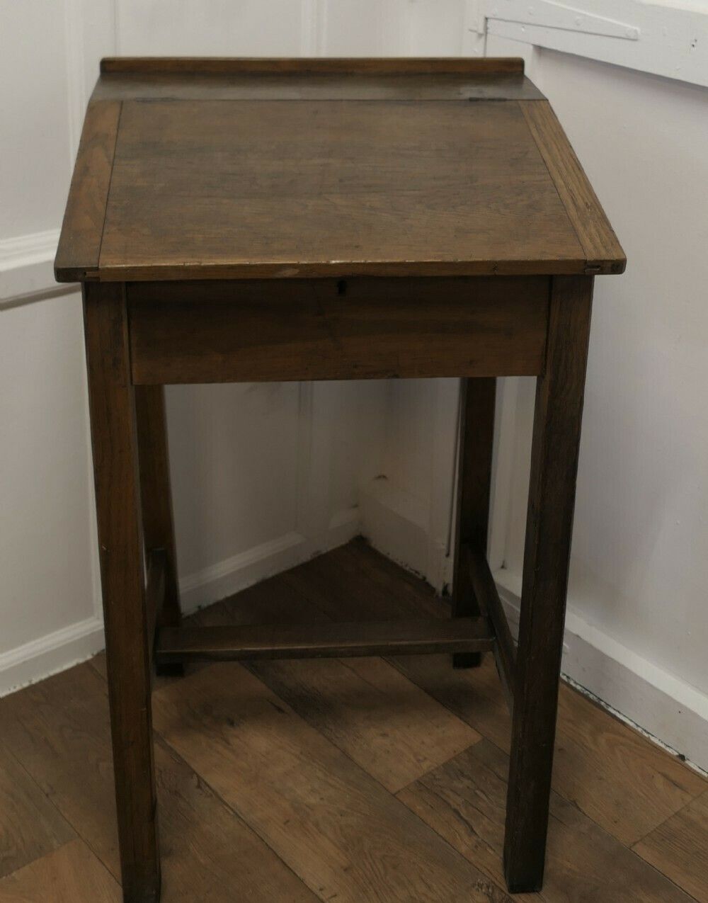 Restaurant Clerks Desk Greeting Station, Greeter photo 840.0