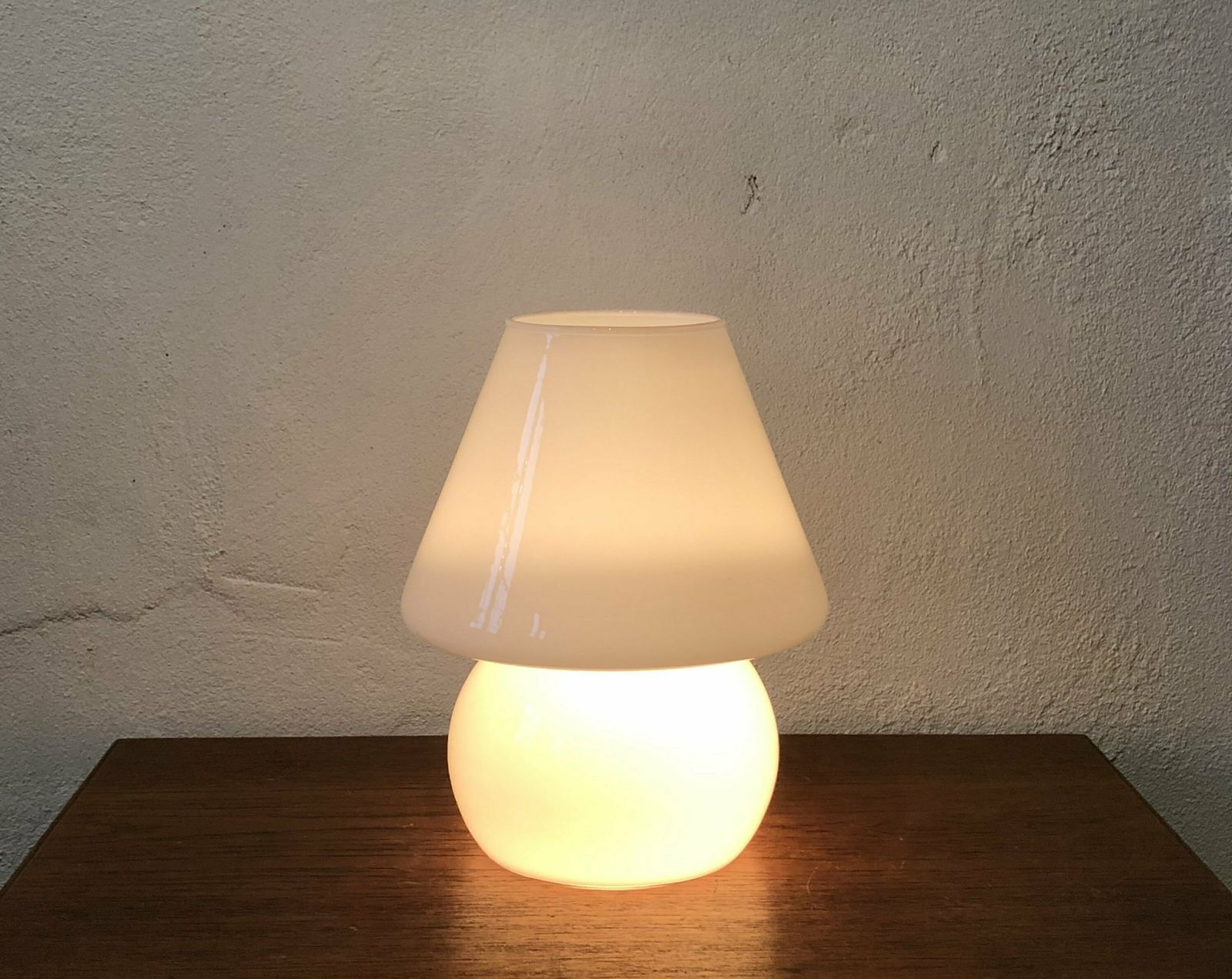 Scandinavian Vintage Mushroom Mid Century Table Lamp In Minimalist White Glass With Cozy Glow photo 197.0