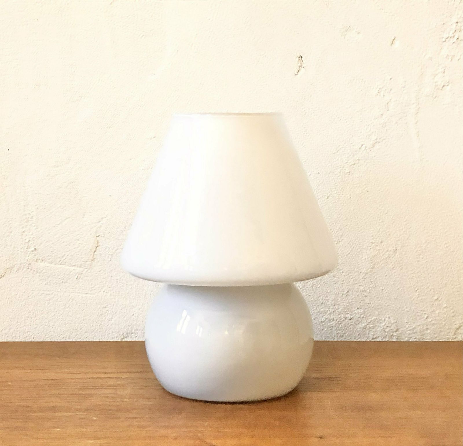 Scandinavian Vintage Mushroom Mid Century Table Lamp In Minimalist White Glass With Cozy Glow photo vinterior