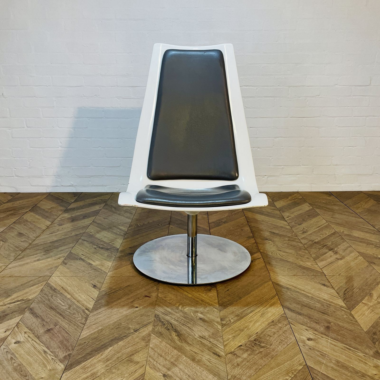 Vintage Xpo Swivel Chair By Bo Concept On Chrome Base