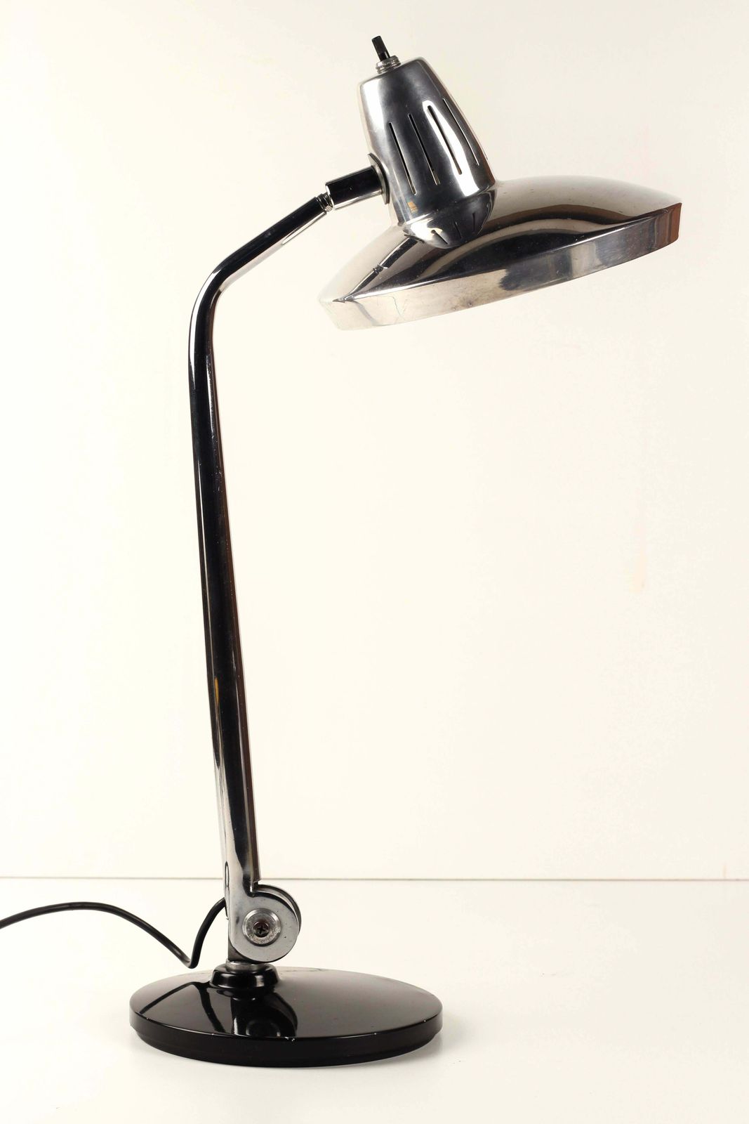 Chrome And Aluminium Fase Desk Lamp Modelos Patentados Madrid Espana photo vinterior