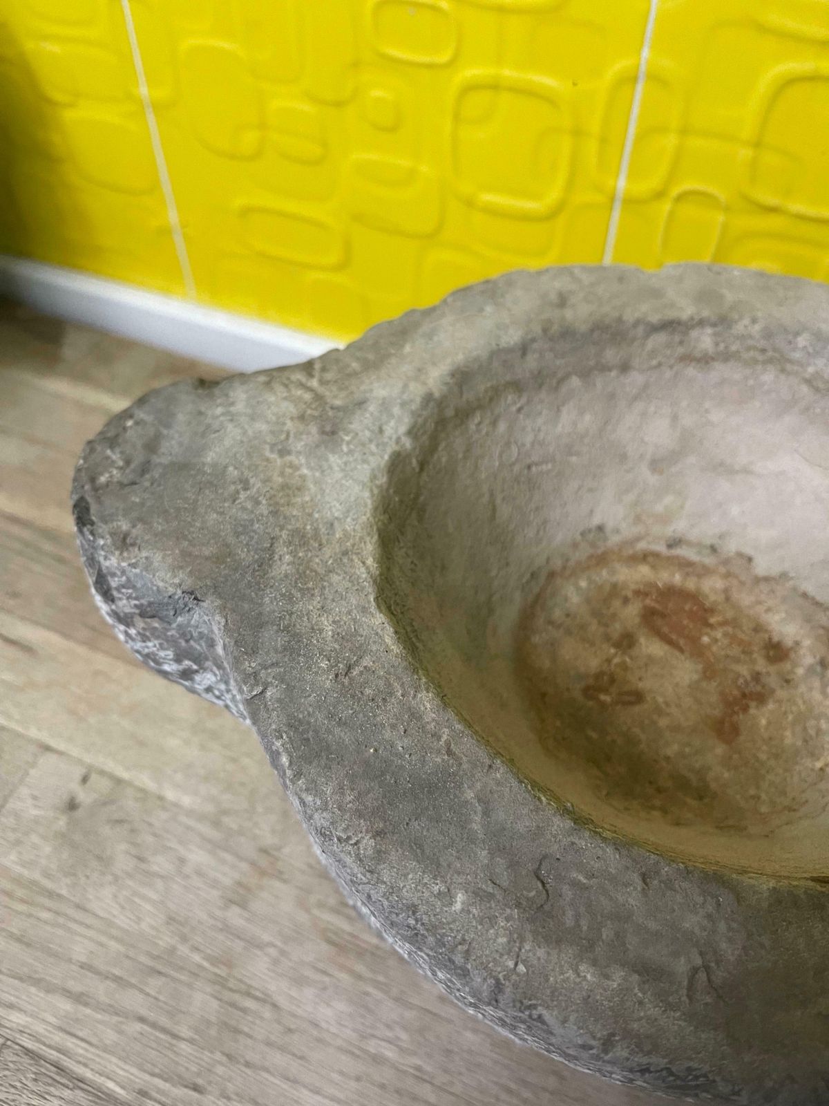 Mortaio Rotondo Per Pesto In Marmo Grigio Italiano Del 1800 Scolpito A Mano photo vinterior