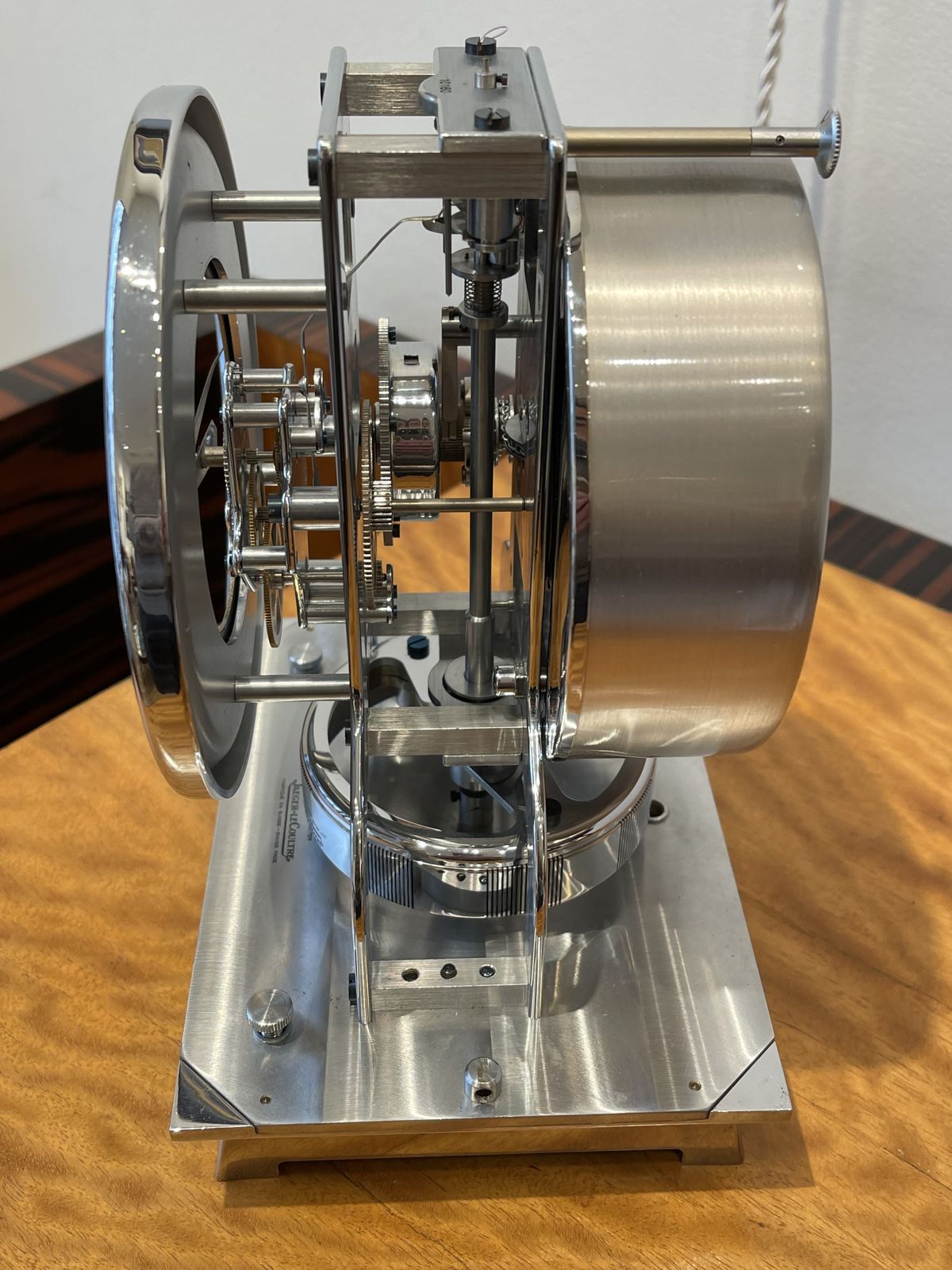 Jaeger Lecoultre, Tableclock, Model "Atmos Brevets Reutter, " No. 9066 photo vinterior