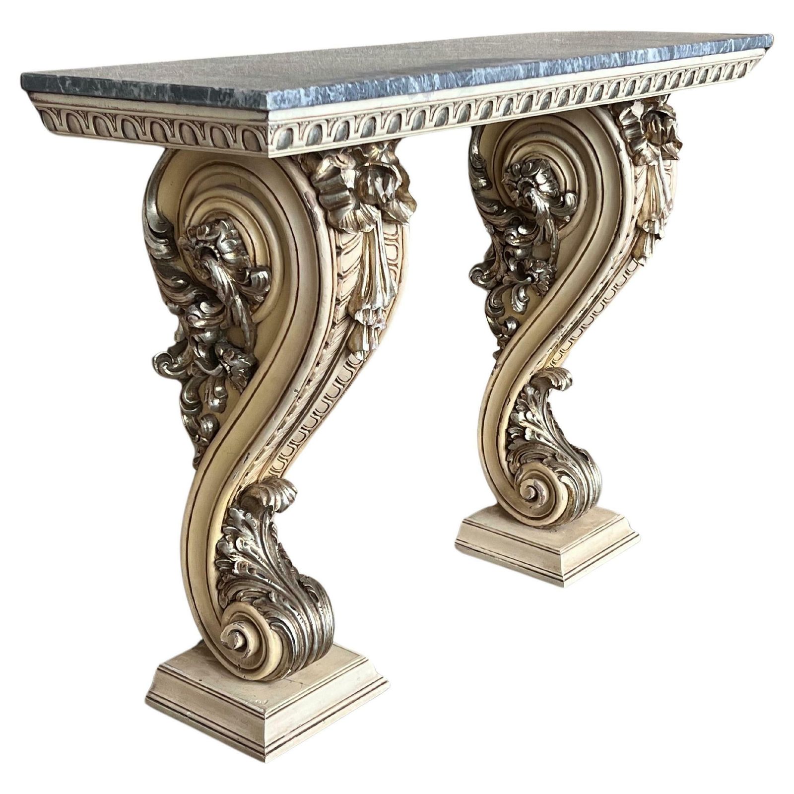 Console Hollywood Regency à motif de feuilles de palmier, laquée almond latte, vers 1980
