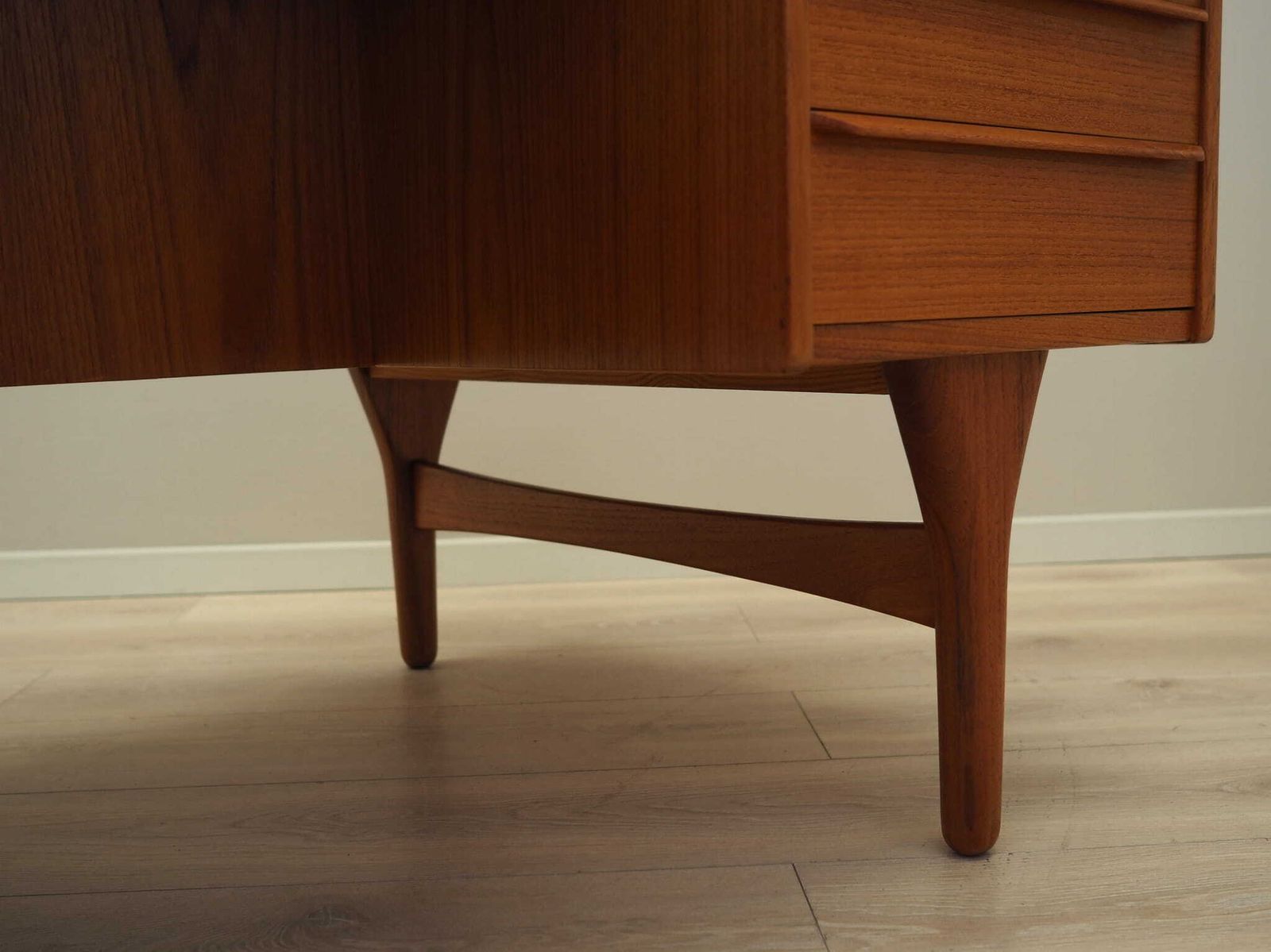 photo vintage Teak Desk, Danish Design, 1960s, Designer: Vald Mortensen, Production: Odense