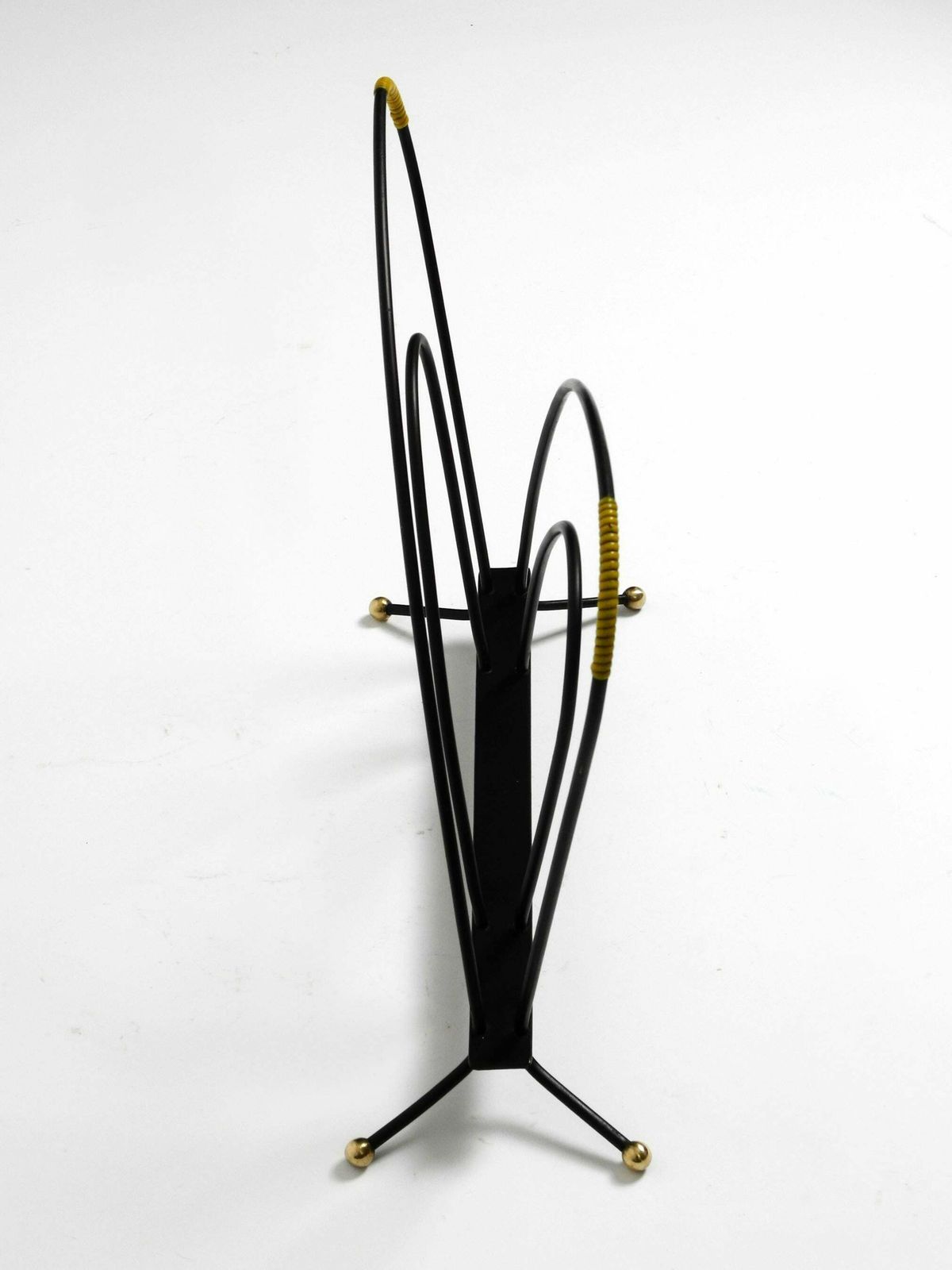 photo vintage Extraordinary Mid Century Modern Newspaper And Magazine Stand Made Of Iron