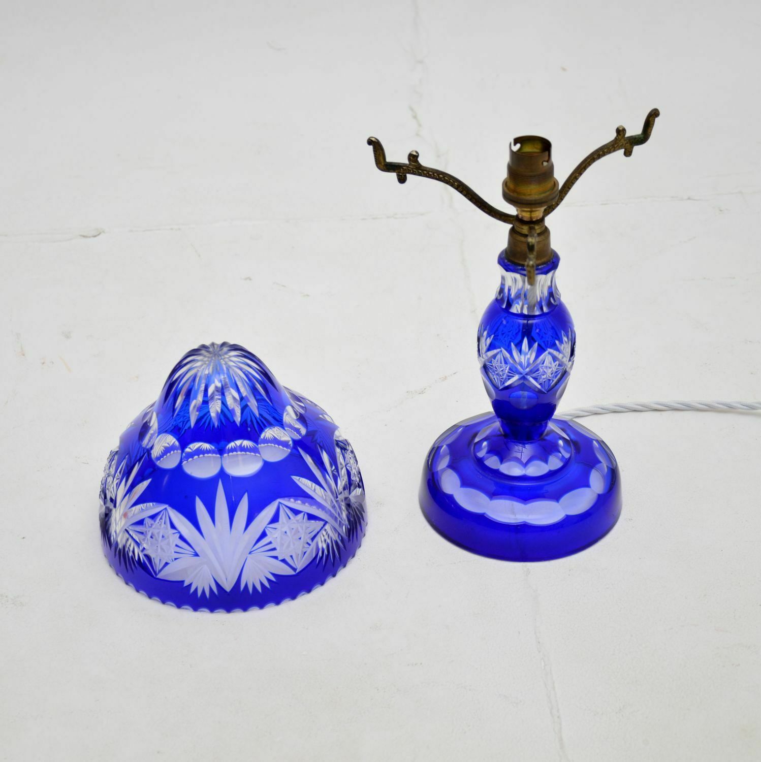 photo furniture Antique Bohemian Crystal Glass Table Lamp, Vase And Dish