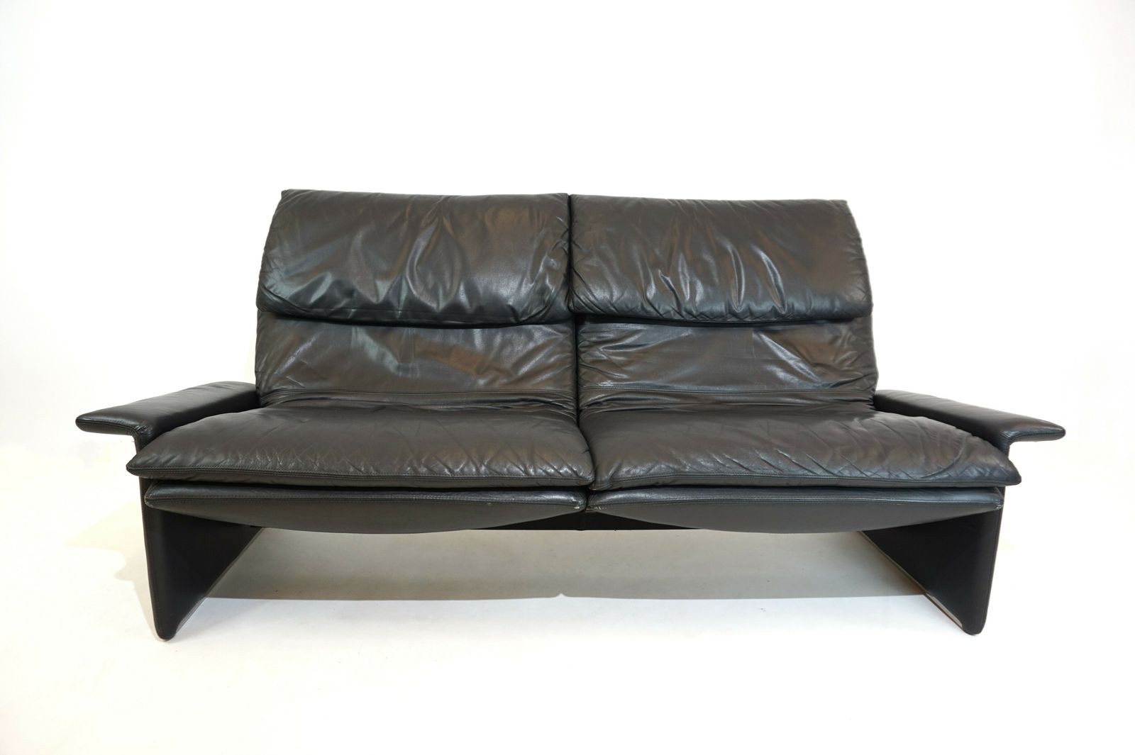 Saporiti Italia 2 Seater Leather Sofa By Giovanni Offredi photo Furniture