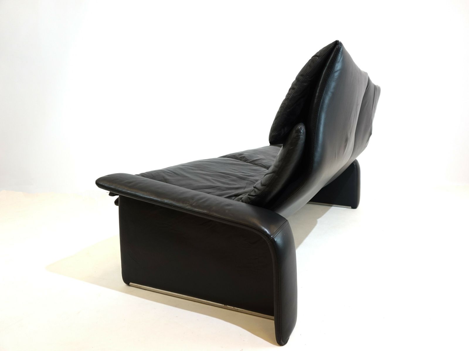 Saporiti Italia 2 Seater Leather Sofa By Giovanni Offredi photo vintage