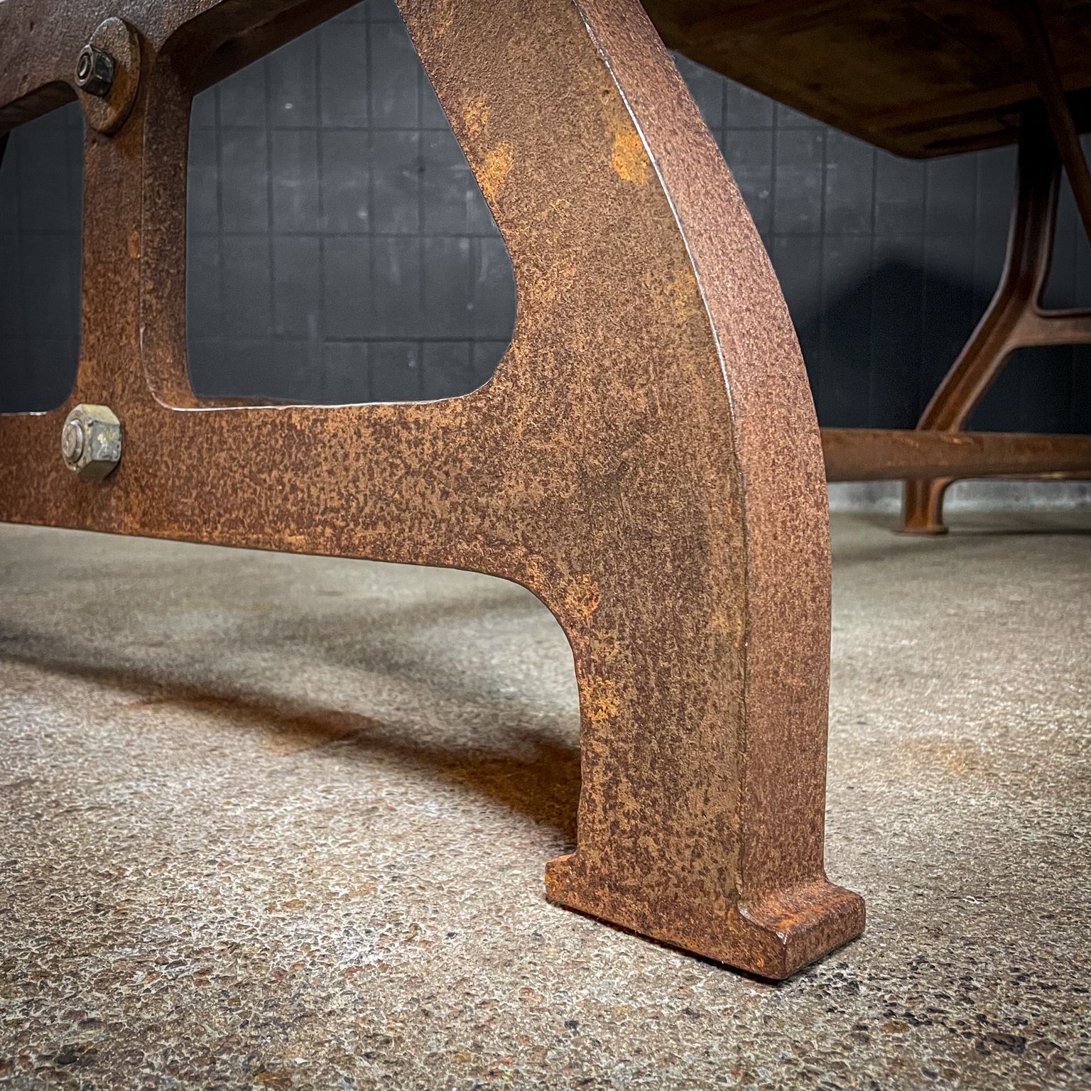 photo furniture Vivre Crafts Industrial Dining Table – Antique Teak