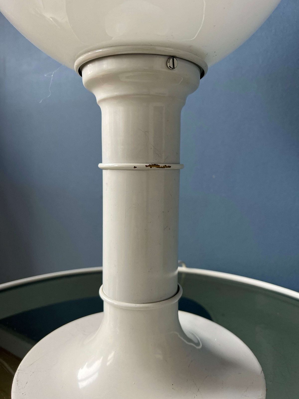photo for sale Witte Space Age Tafellamp Van Woja Holland Met Opaline Glazen Kap