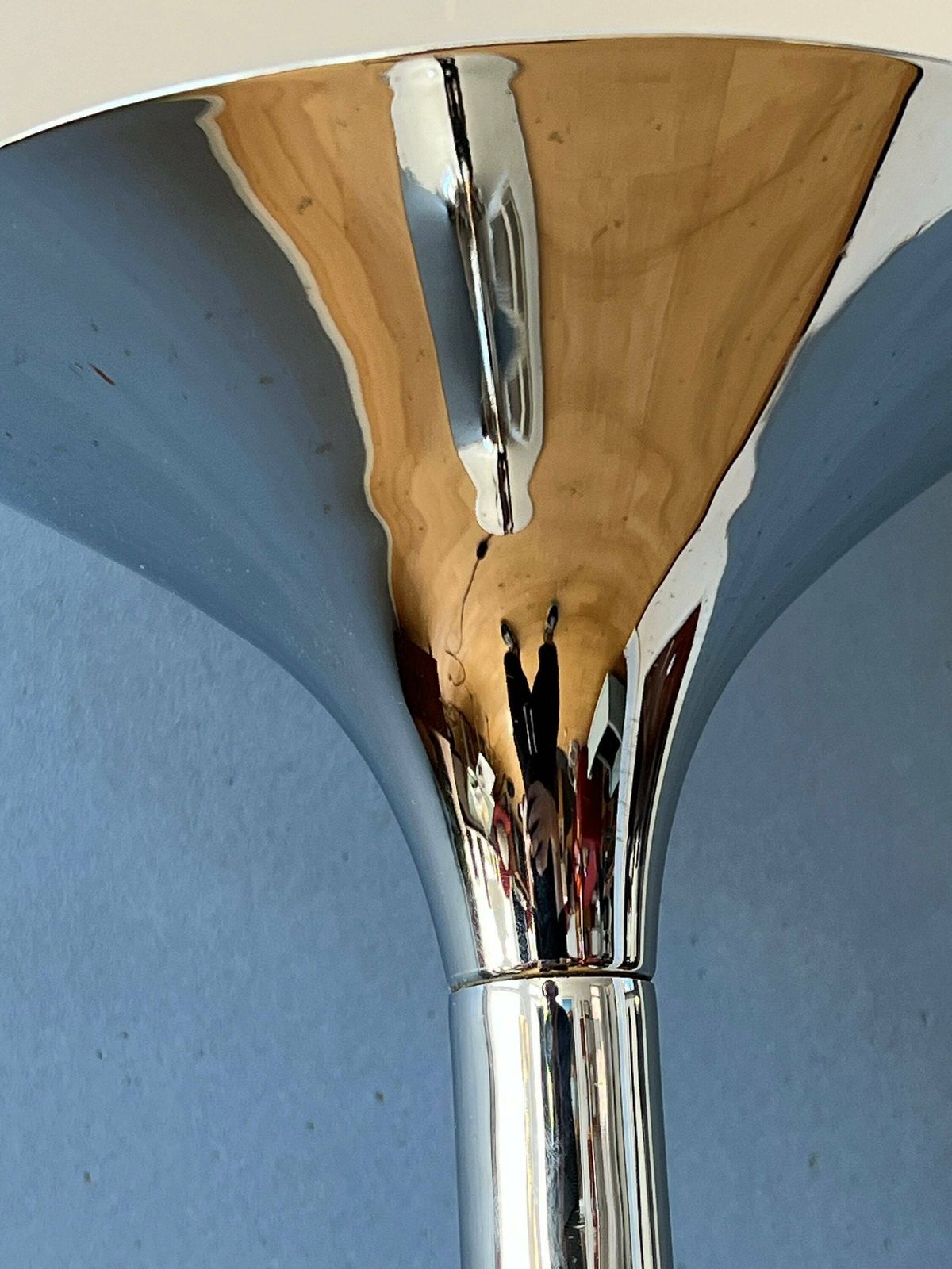 Guzzini Flash Space Age Vloerlamp Met Chromen Voet En Witte Acrylglazen Kap photo buy