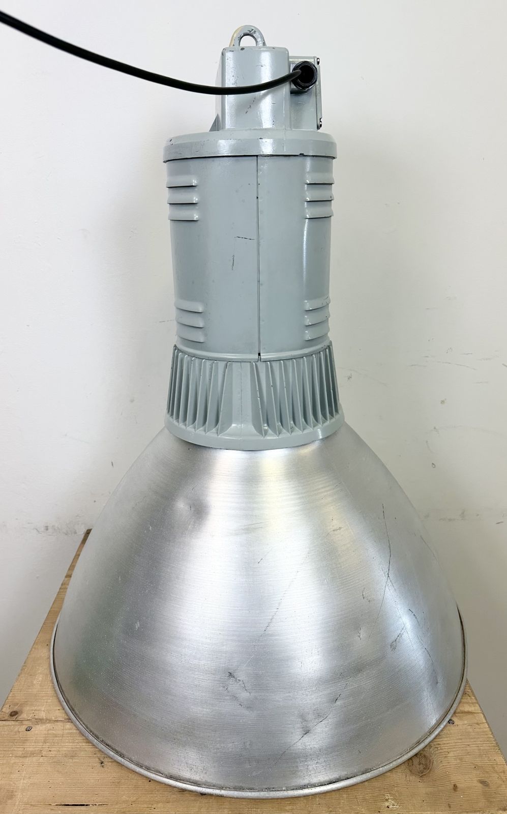 photo vinterior Large Industrial Aluminium Pendant Light From Elektrosvit, 1960s, 12x