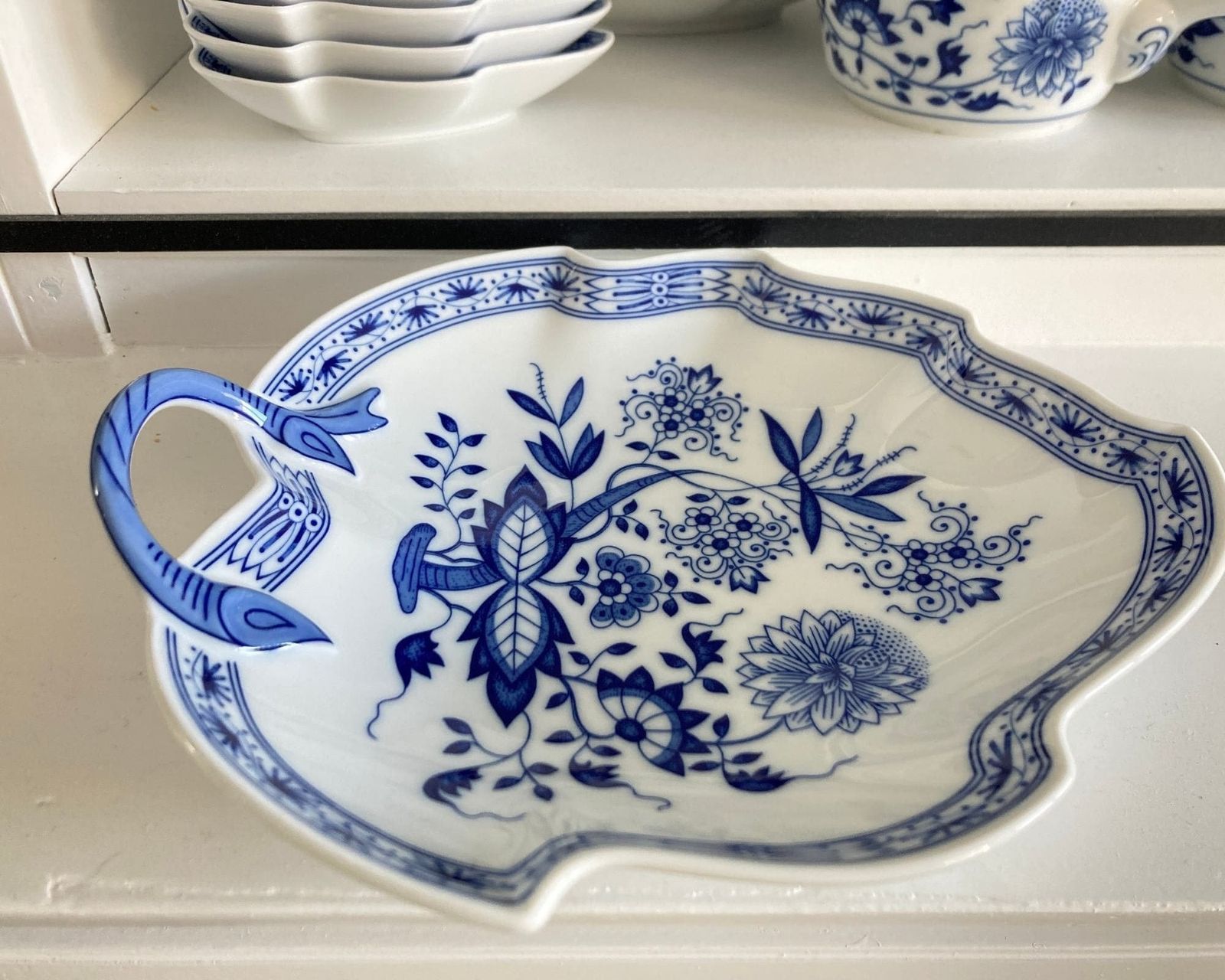 Blue Onion Leaf Platter | Porcelain Bonbon Dish | Serveware | Hutschenreuther (1pcs) photo buy