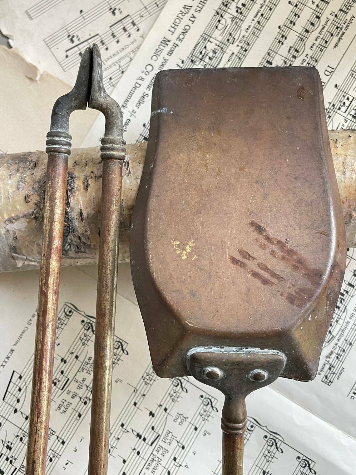 Antique Brass Tongs And Shovel, Fireplace Tools Set, Fire Accessories, Art Nouveau, Home Decor photo vinterior