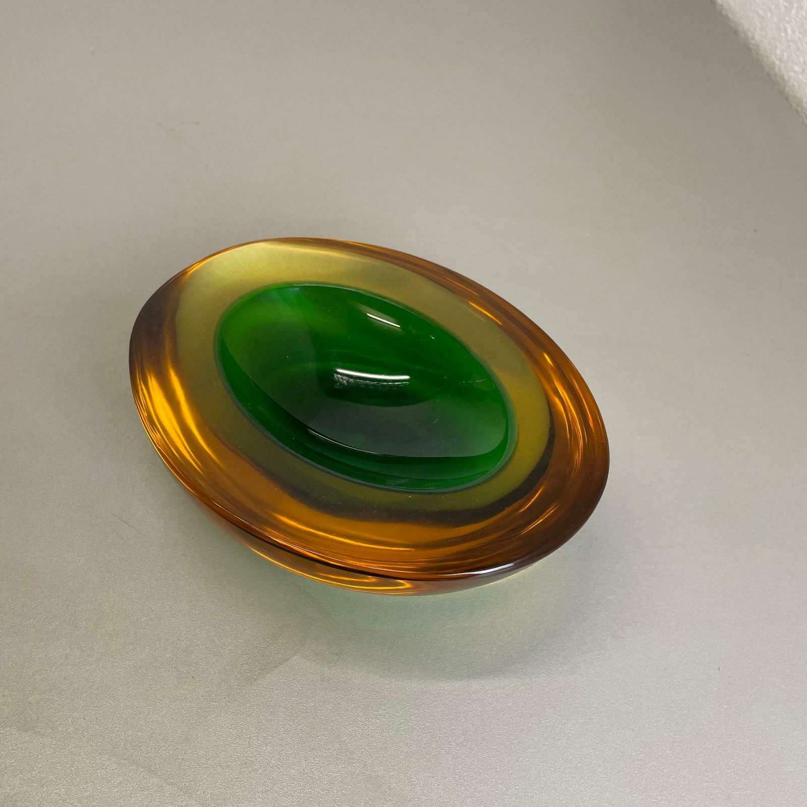 photo vintage Heavy 1.5kg Glass "Green Yellow" Bowl Element Shell Ashtray Murano Italy, 1970s