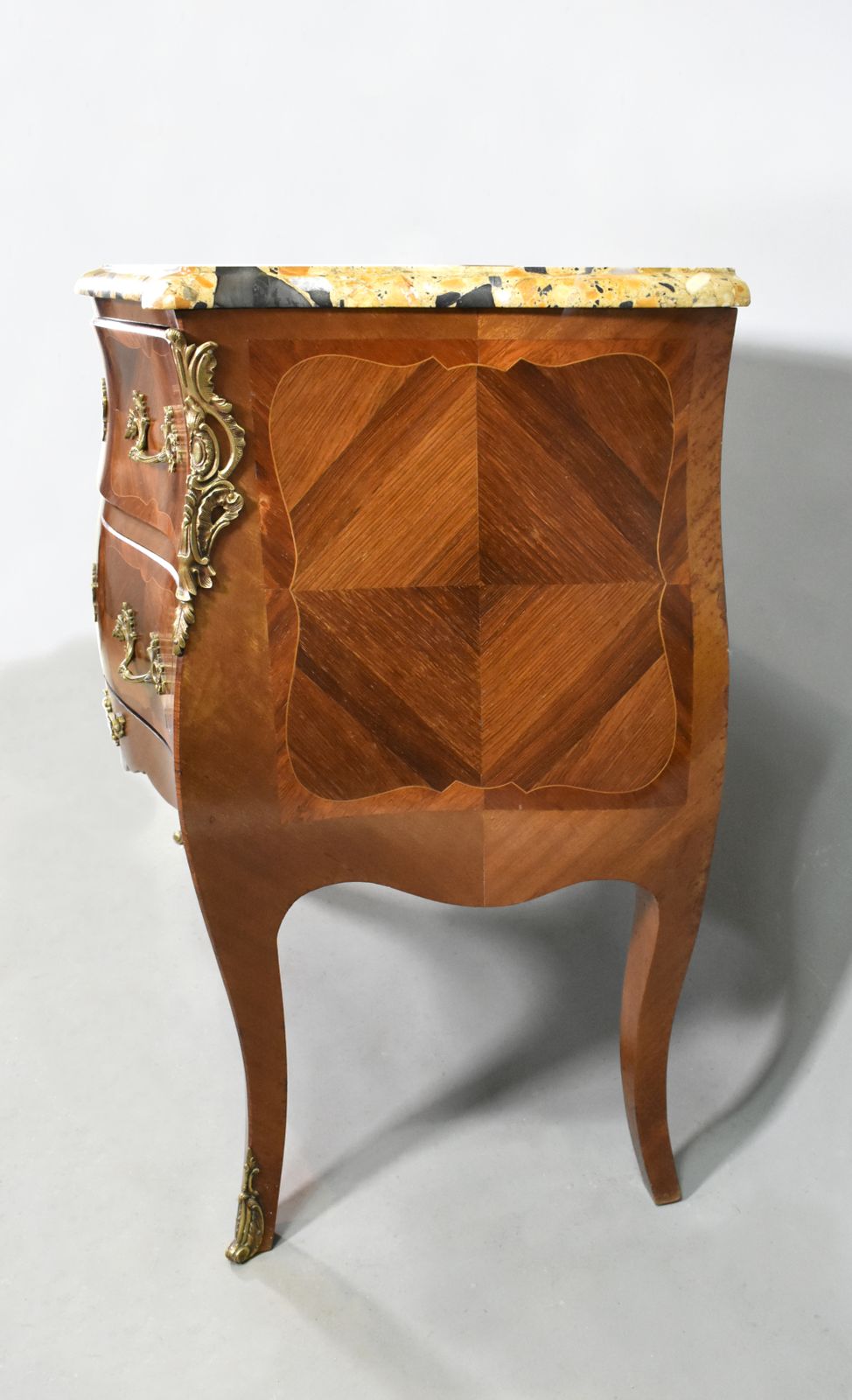 photo vinterior French Bombe Commode Louis XV Style