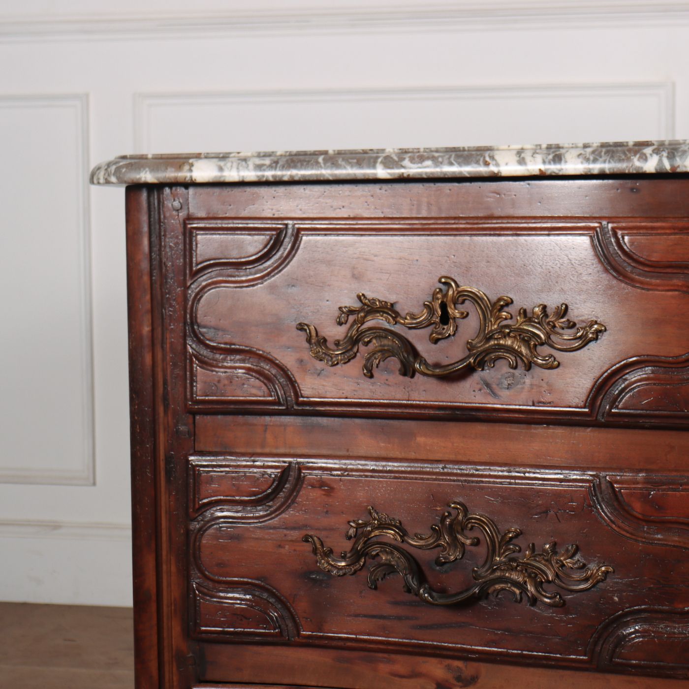 18th Century French Serpentine Commode photo furniture