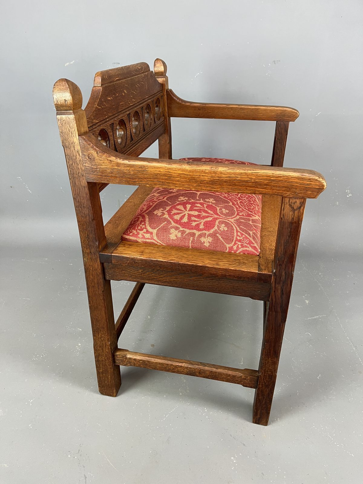 photo furniture Set Of 3 Gothic Revival Hall Seats