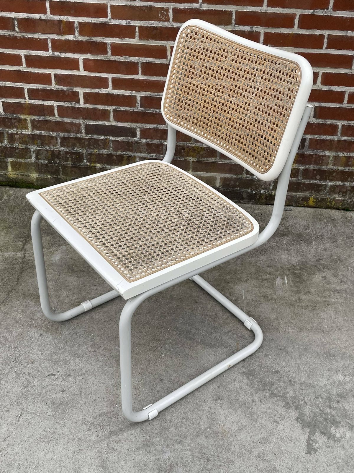 photo furniture Set Of 4 Cesca B32 Model Chairs In White By Marcel Breuer