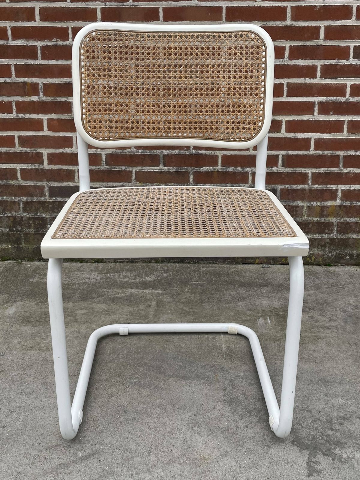 photo buy Set Of 4 Cesca B32 Model Chairs In White By Marcel Breuer