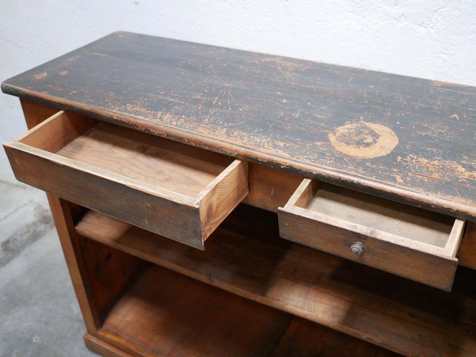 photo vintage Antique Wooden Counter Trade Furniture