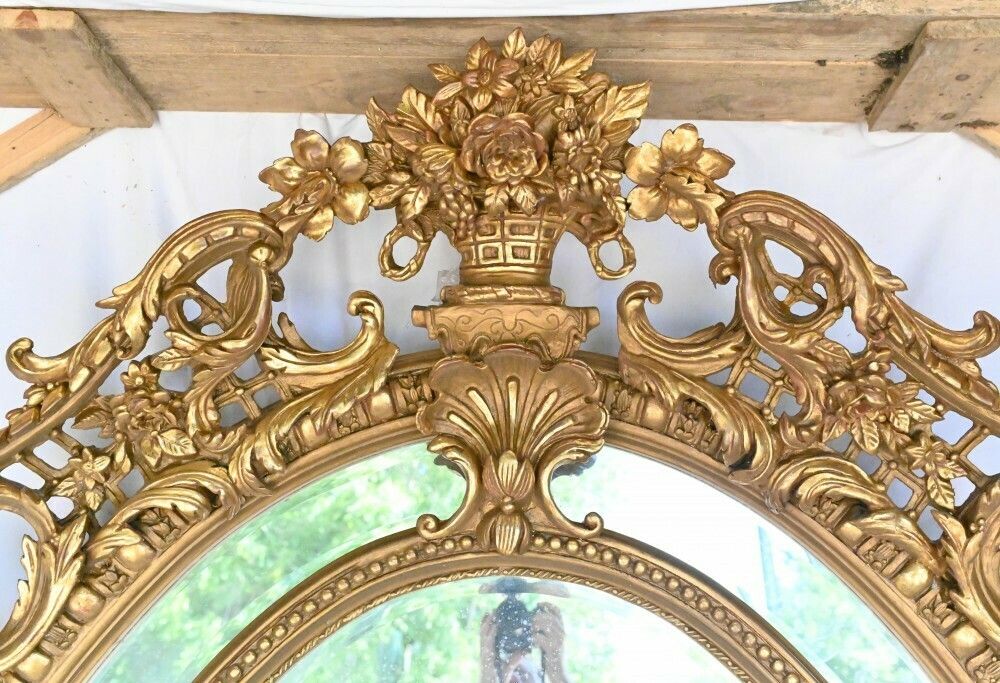 photo vintage Large French Gilt Mirror Oval Cherub Frame Louis XVI