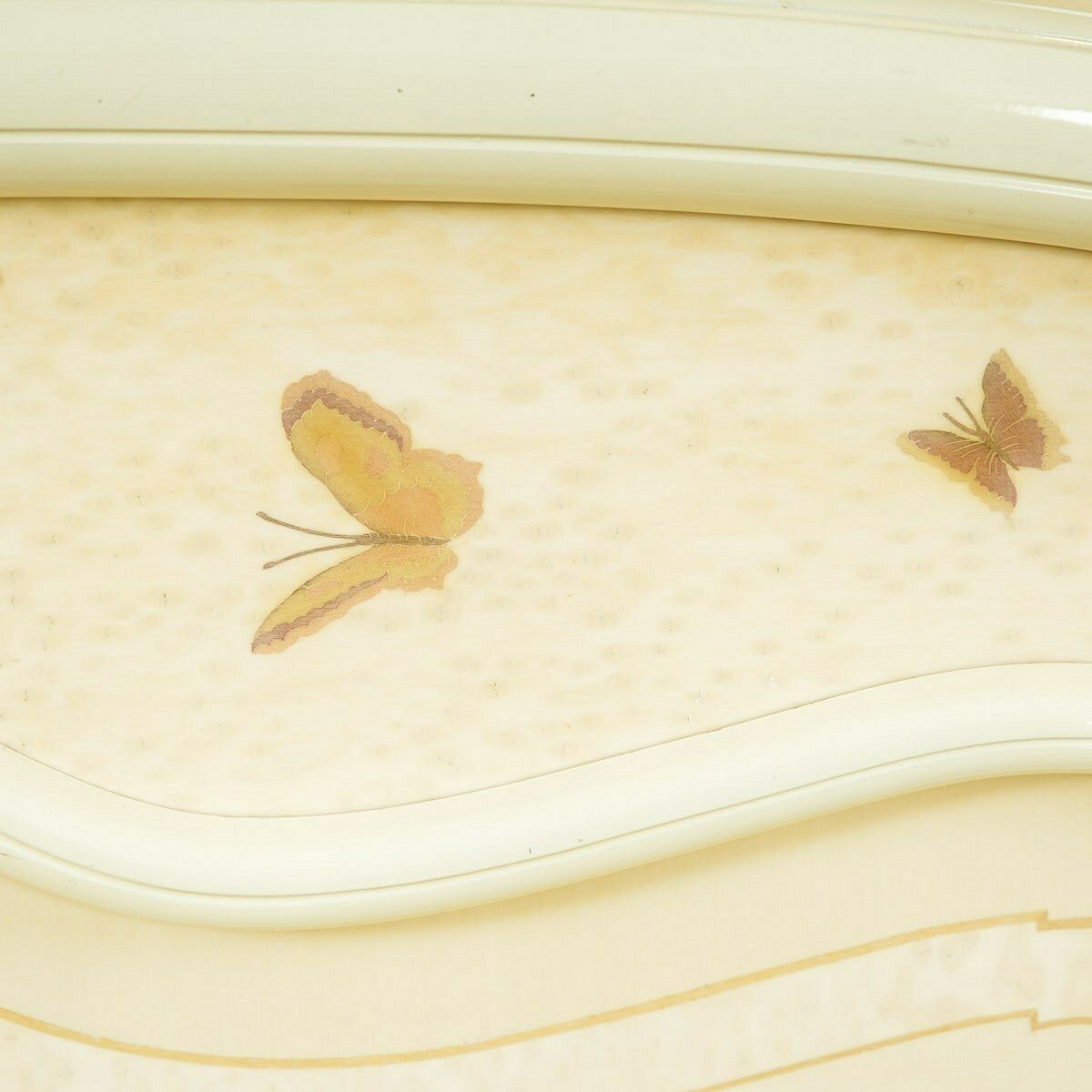 White Lacquered Bed photo furniture
