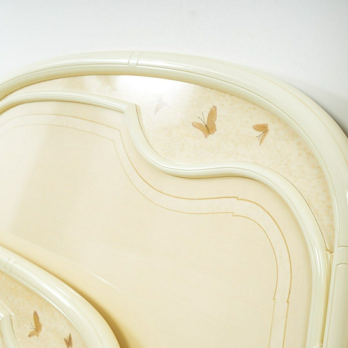 White Lacquered Bed photo Furniture