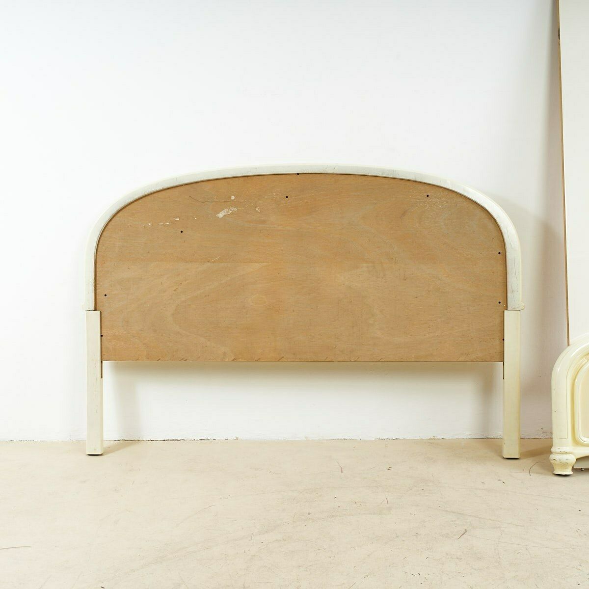 White Lacquered Bed photo vinterior