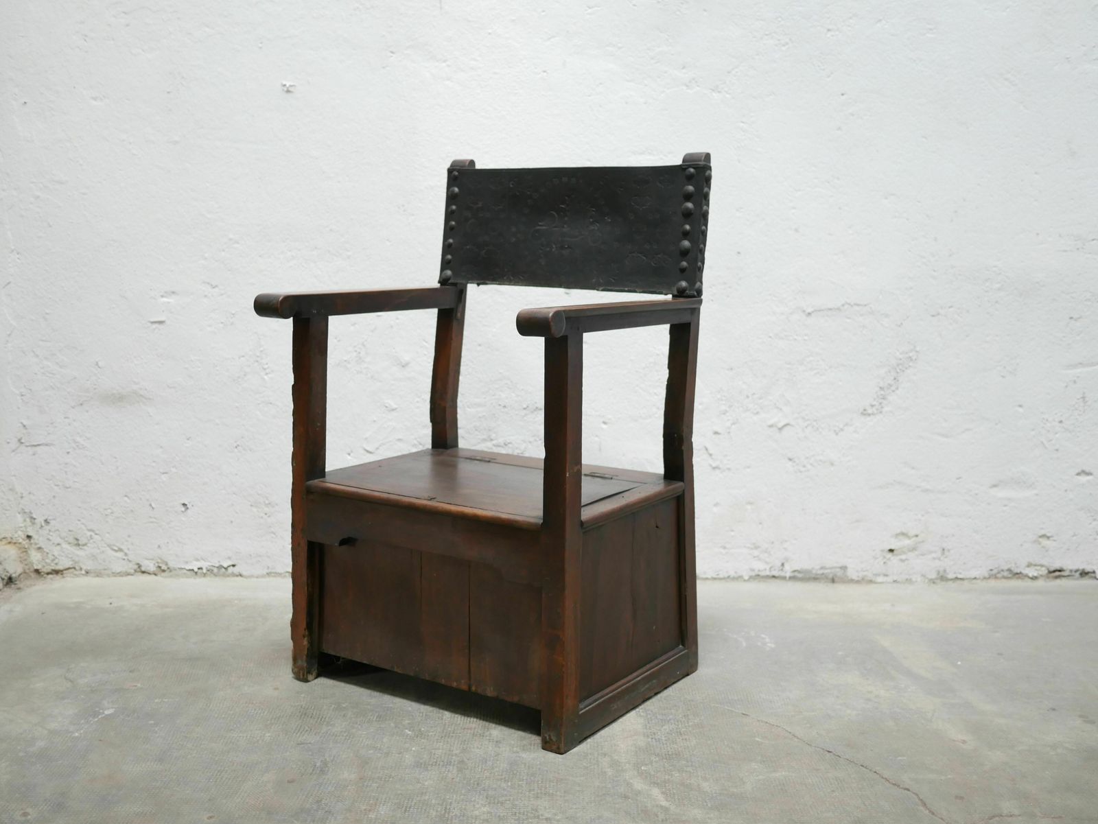 photo vintage Wooden Chest Armchair, XIX Th, 1800s