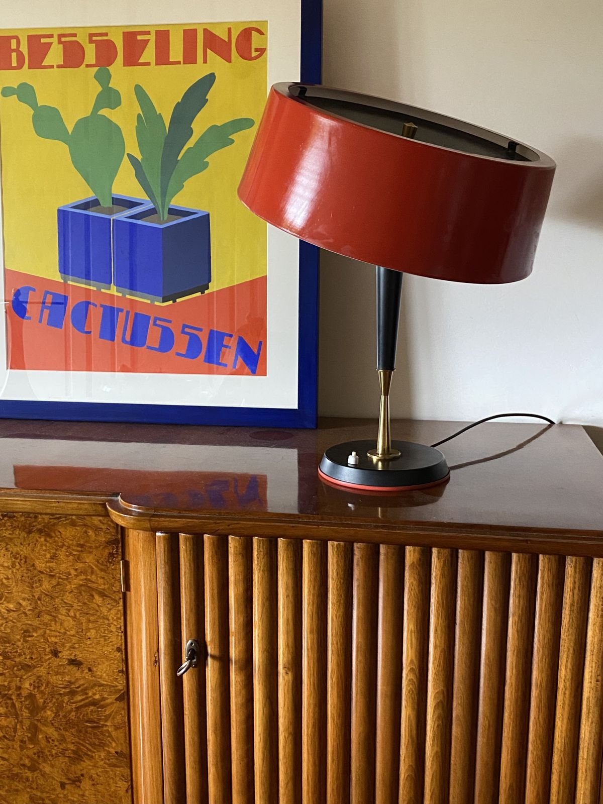 photo furniture Oscar Torlasco, Mid Century Red Table Lamp, Lumi, Italy 1954