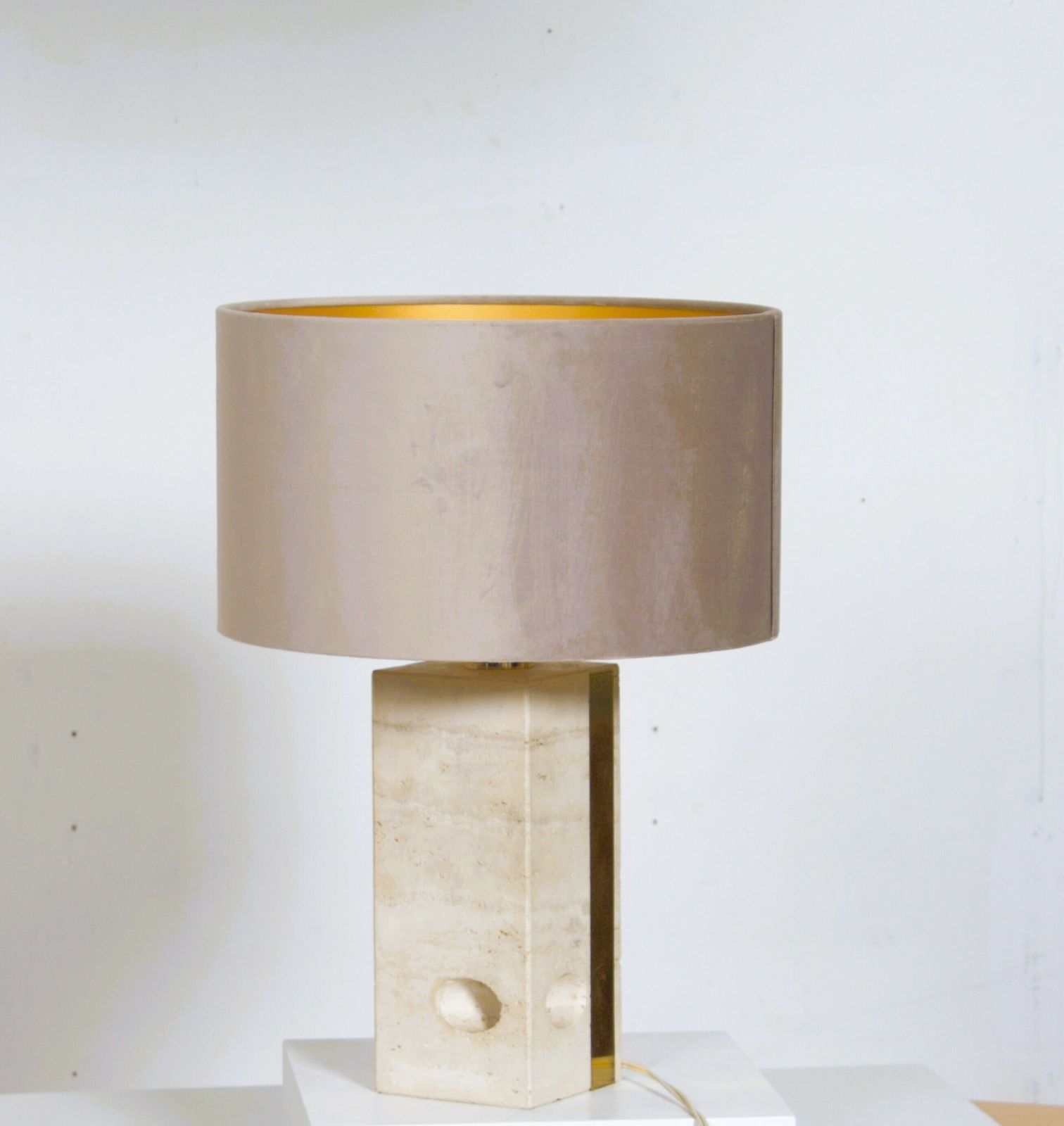 Mid Century Italian Table Lamp In Travertine Attributed To Fratelli Mannelli, 1970s photo 750.0