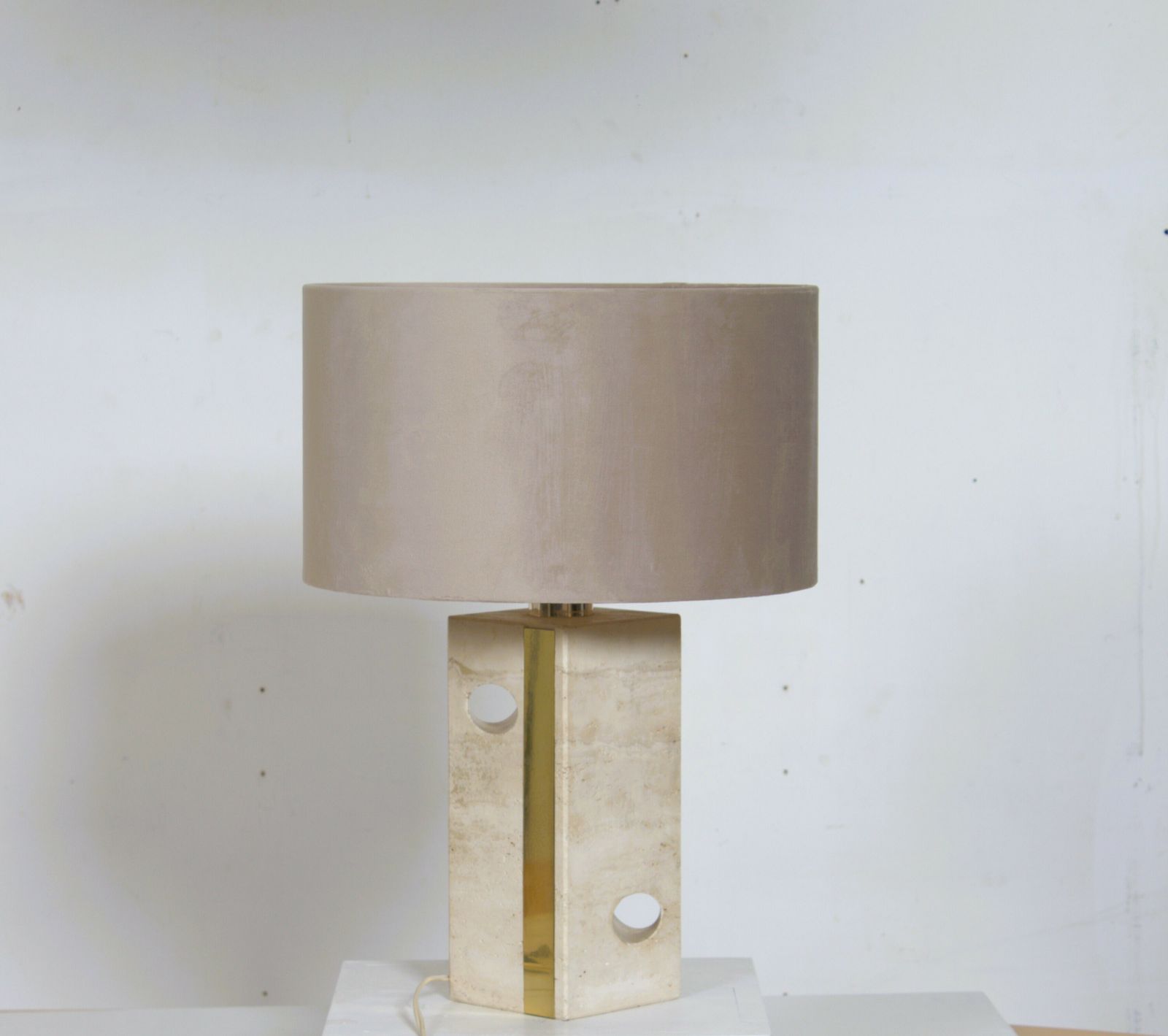photo for sale Mid Century Italian Table Lamp In Travertine Attributed To Fratelli Mannelli, 1970s