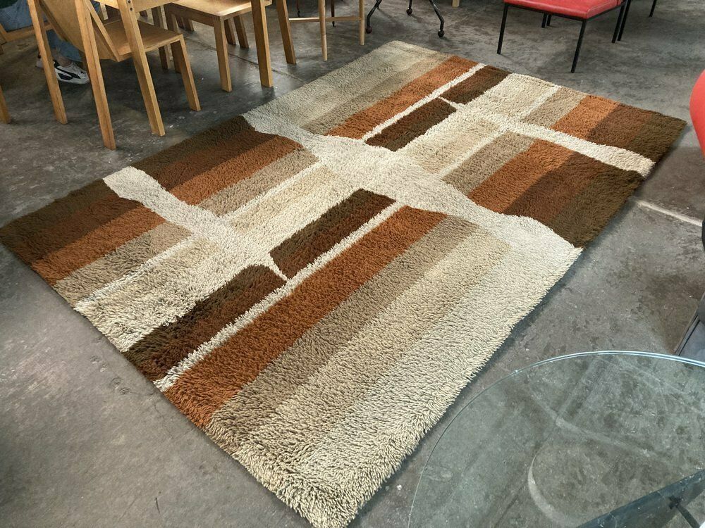 Large Rug In Pure Wool Attributed To Desso, 1970s photo furniture