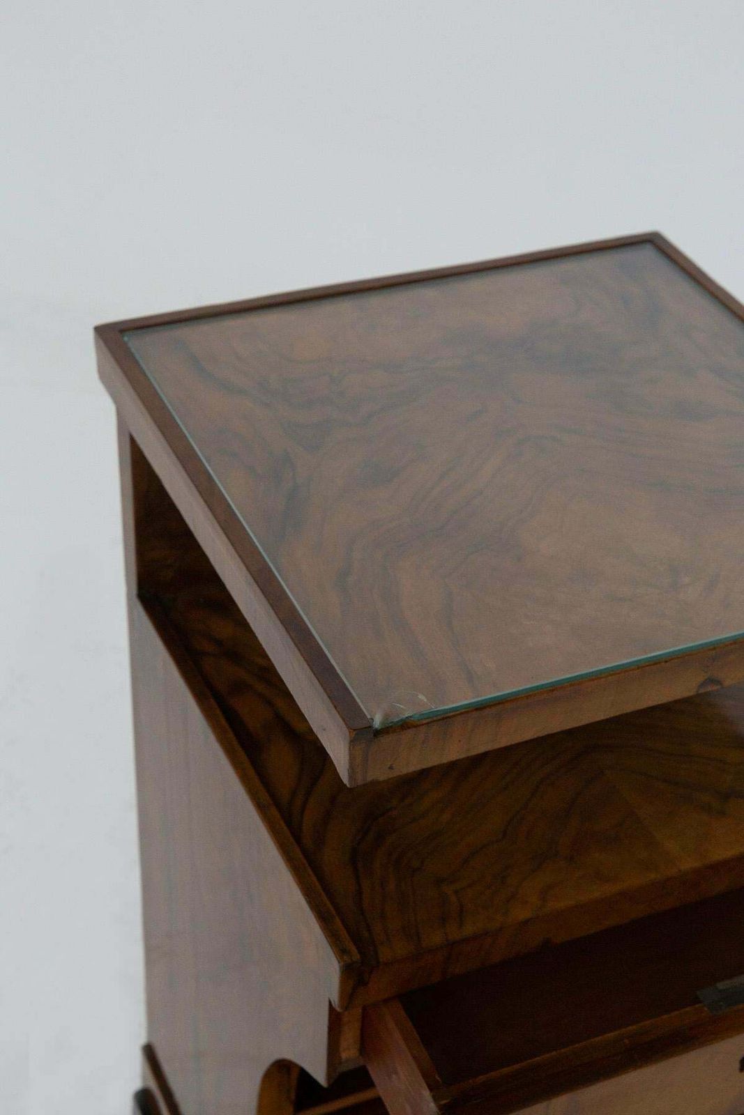 photo furniture Pair Of Italian Art Deco Bedside Tables In Briarwood