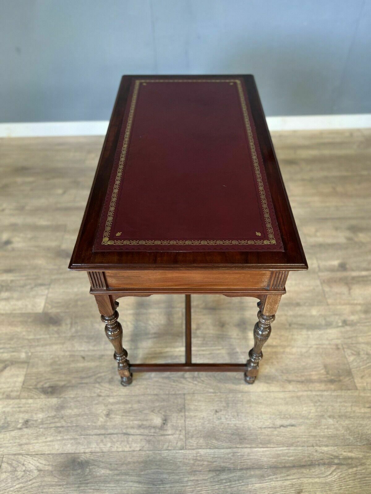 Late Victorian Inlaid Mahogany Gillows Of Lancaster Desk photo vinterior