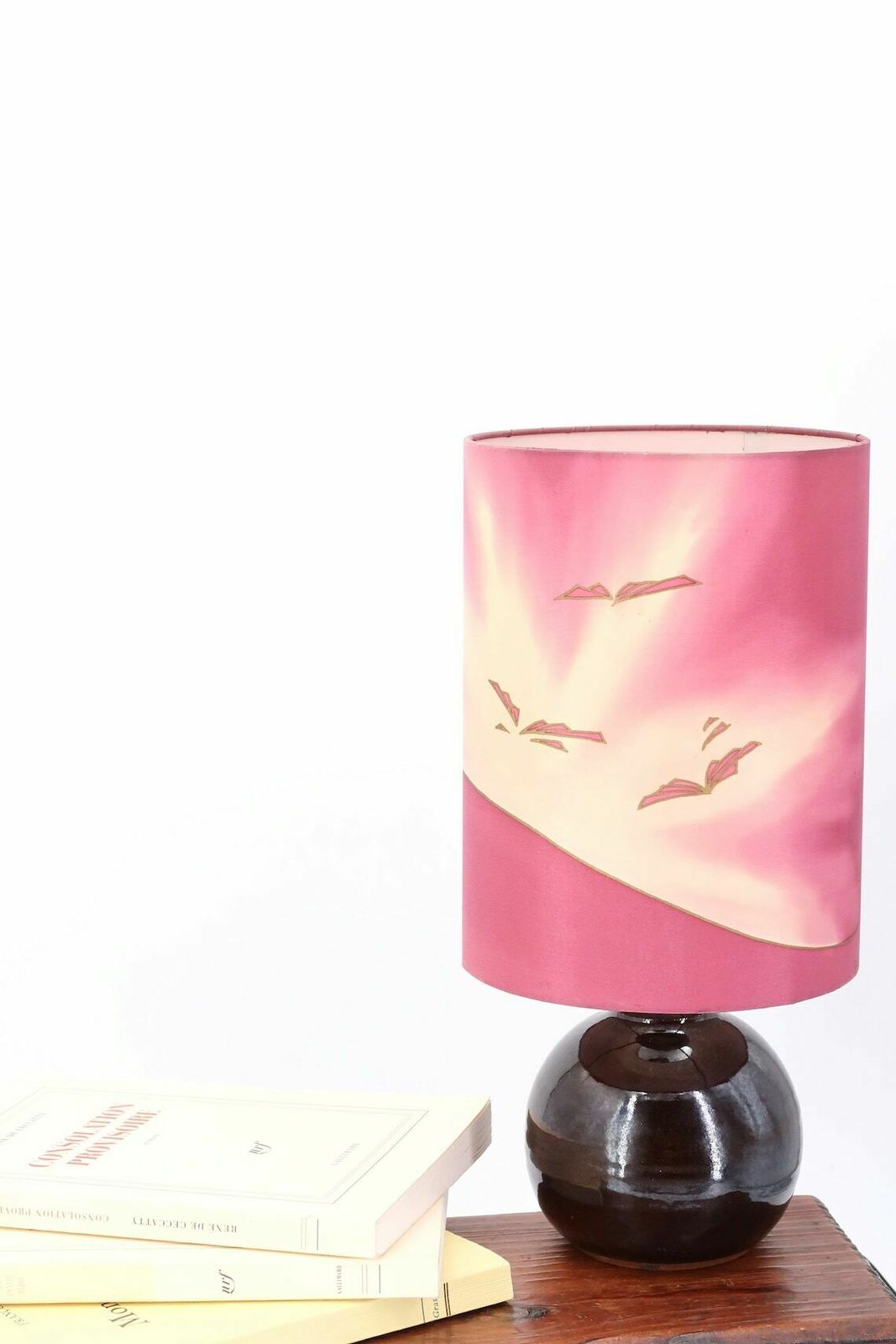 Franse Donkerpaarse Keramische Tafellamp, Zijden Kap, Jaren 1970 / Roze, Boho Chic, Folk, Country photo furniture